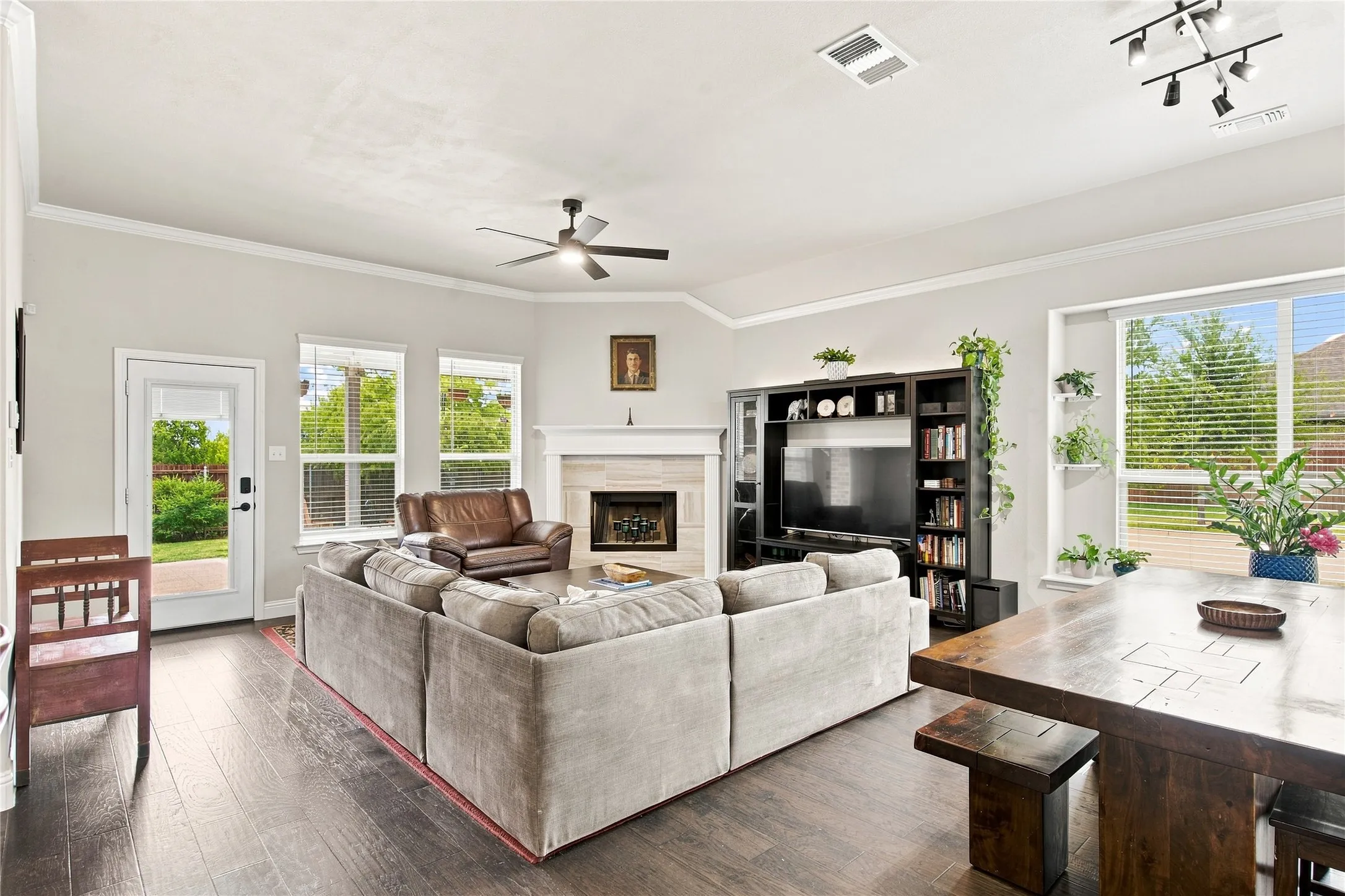 Single Family Residence For Sale in Ellis County , 1612 Tyler Street, Waxahachie, Texas 75165, 3 Bedroom, 2 Bathroom, 2 Garage spaces, 1,731 Sqft, built in 2019, mls#21390530, Real Estate Agent in Waxahachie, Homes For Sale in Ellis county, Homes For Sale in Waxahachie, Realtor in Waxahachie Texas, Real Estate Brokerage Independent Realty Texas, Luminita Cordes Realtor