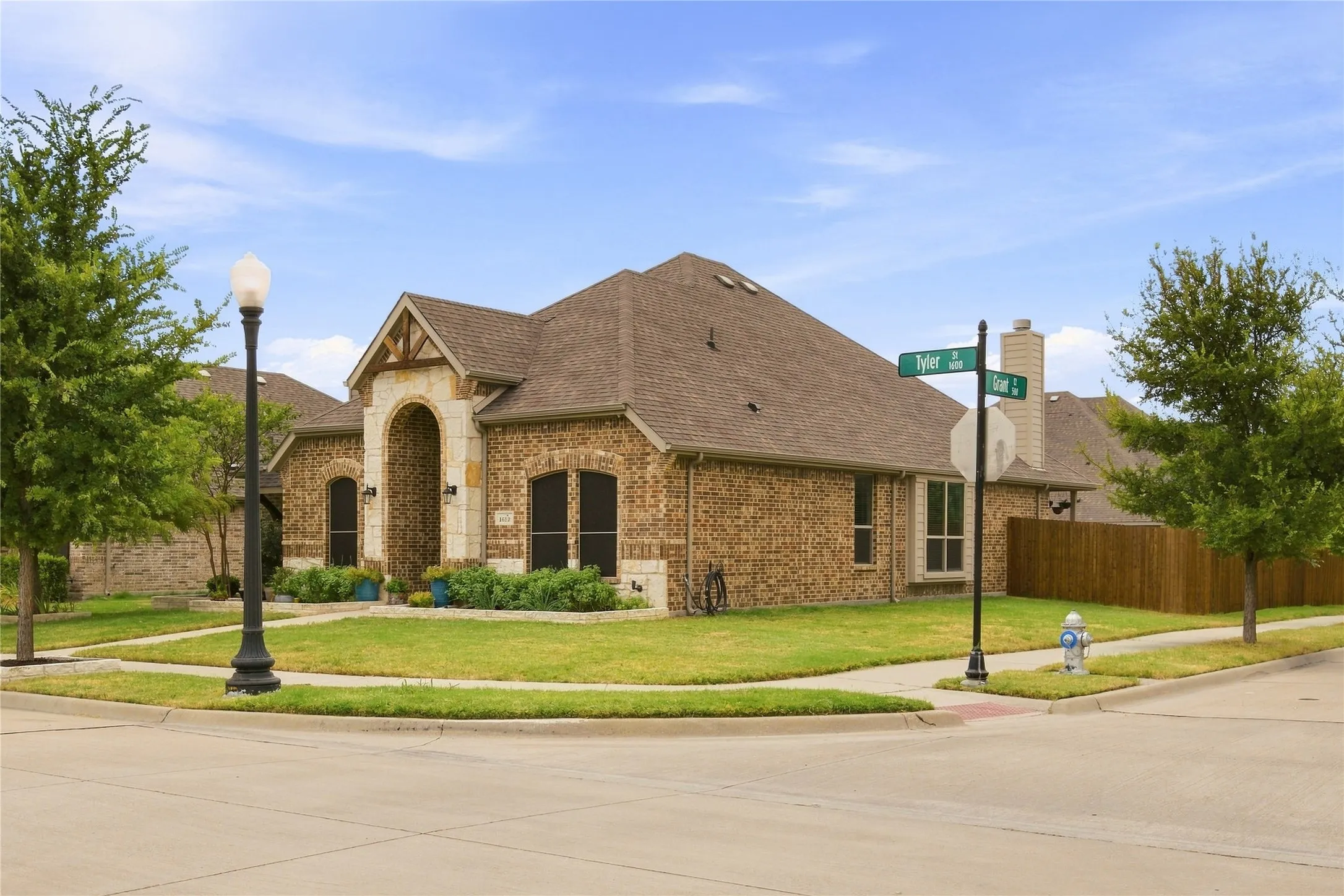 Single Family Residence For Sale in Ellis County , 1612 Tyler Street, Waxahachie, Texas 75165, 3 Bedroom, 2 Bathroom, 2 Garage spaces, 1,731 Sqft, built in 2019, mls#21390530, Real Estate Agent in Waxahachie, Homes For Sale in Ellis county, Homes For Sale in Waxahachie, Realtor in Waxahachie Texas, Real Estate Brokerage Independent Realty Texas, Luminita Cordes Realtor