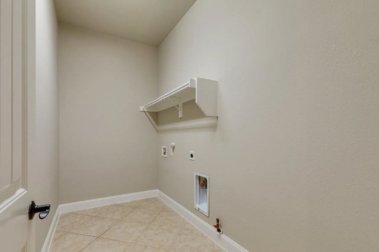 Single Family Residence For Rent in Collin County , 13788 El Toro Road, Frisco, Texas 75035, 4 Bedroom, 3 Bathroom, 2 Garage spaces, 2,385 Sqft, built in 2015, mls#21390475, Real Estate Agent in Frisco, Homes For Rent in Collin county, Homes For Rent in Frisco, Realtor in Frisco Texas, Real Estate Brokerage Independent Realty Texas, Luminita Cordes Realtor