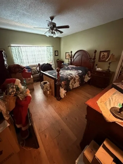 Single Family Residence For Sale in Denton County , 3406 Meadowview Drive, Corinth, Texas 76210, 3 Bedroom, 3 Bathroom, 2 Garage spaces, 2,318 Sqft, built in 1994, mls#21390523, Real Estate Agent in Corinth, Homes For Sale in Denton county, Homes For Sale in Corinth, Realtor in Corinth Texas, Real Estate Brokerage Independent Realty Texas, Luminita Cordes Realtor