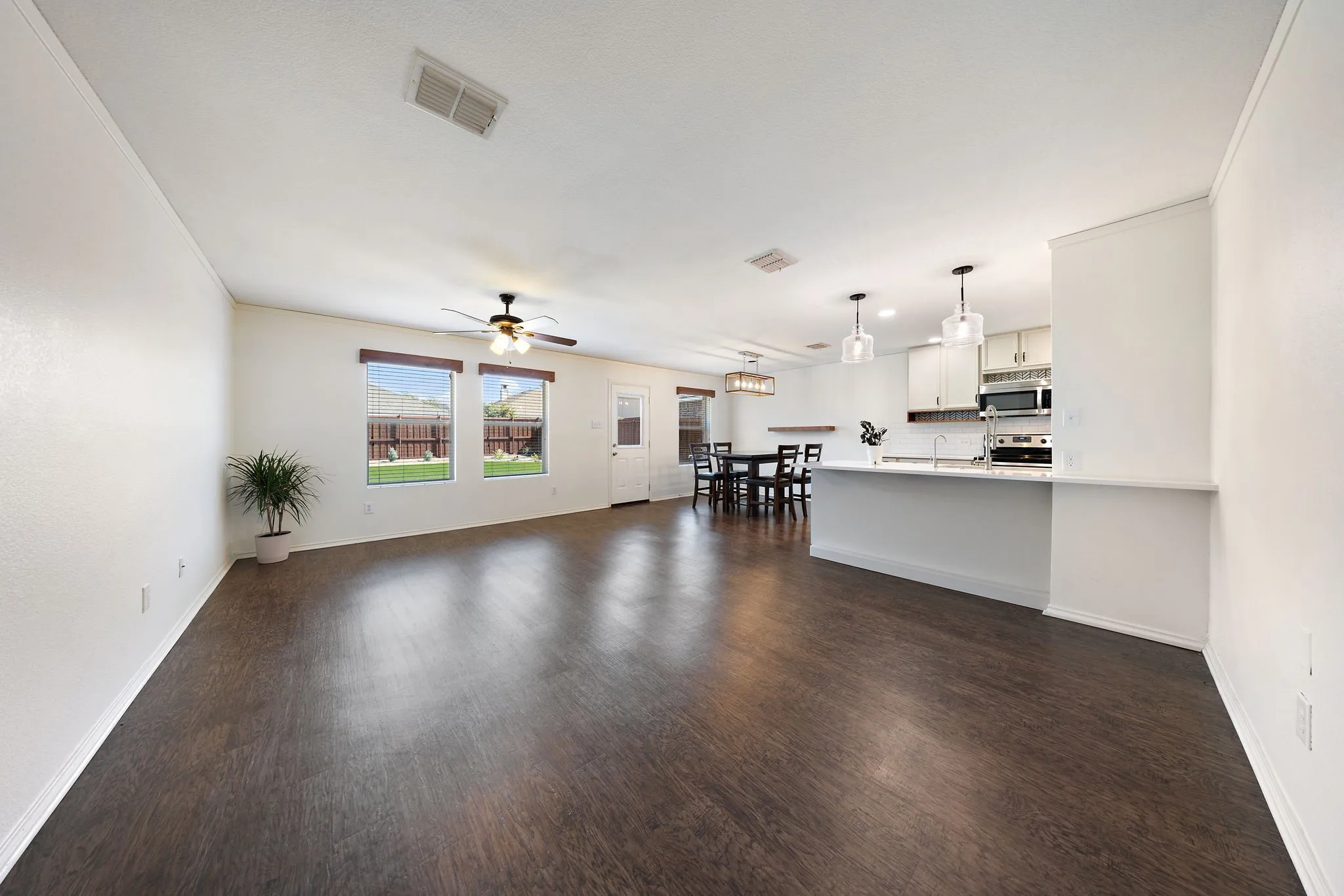 Single Family Residence For Rent in Collin County , 1110 Antoinette Drive, Princeton, Texas 75407, 3 Bedroom, 2 Bathroom, 2 Garage spaces, 1,439 Sqft, built in 2005, mls#21389222, Real Estate Agent in Princeton, Homes For Rent in Collin county, Homes For Rent in Princeton, Realtor in Princeton Texas, Real Estate Brokerage Independent Realty Texas, Luminita Cordes Realtor