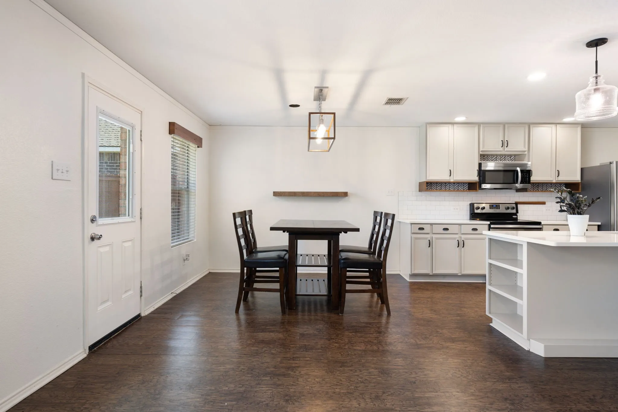 Single Family Residence For Rent in Collin County , 1110 Antoinette Drive, Princeton, Texas 75407, 3 Bedroom, 2 Bathroom, 2 Garage spaces, 1,439 Sqft, built in 2005, mls#21389222, Real Estate Agent in Princeton, Homes For Rent in Collin county, Homes For Rent in Princeton, Realtor in Princeton Texas, Real Estate Brokerage Independent Realty Texas, Luminita Cordes Realtor
