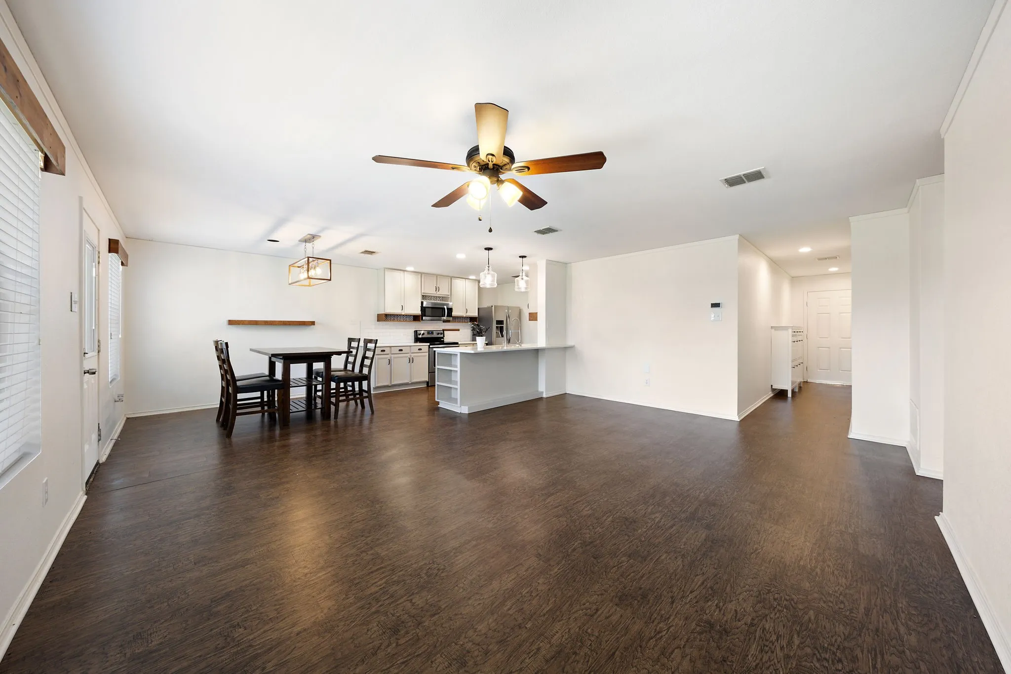 Single Family Residence For Rent in Collin County , 1110 Antoinette Drive, Princeton, Texas 75407, 3 Bedroom, 2 Bathroom, 2 Garage spaces, 1,439 Sqft, built in 2005, mls#21389222, Real Estate Agent in Princeton, Homes For Rent in Collin county, Homes For Rent in Princeton, Realtor in Princeton Texas, Real Estate Brokerage Independent Realty Texas, Luminita Cordes Realtor