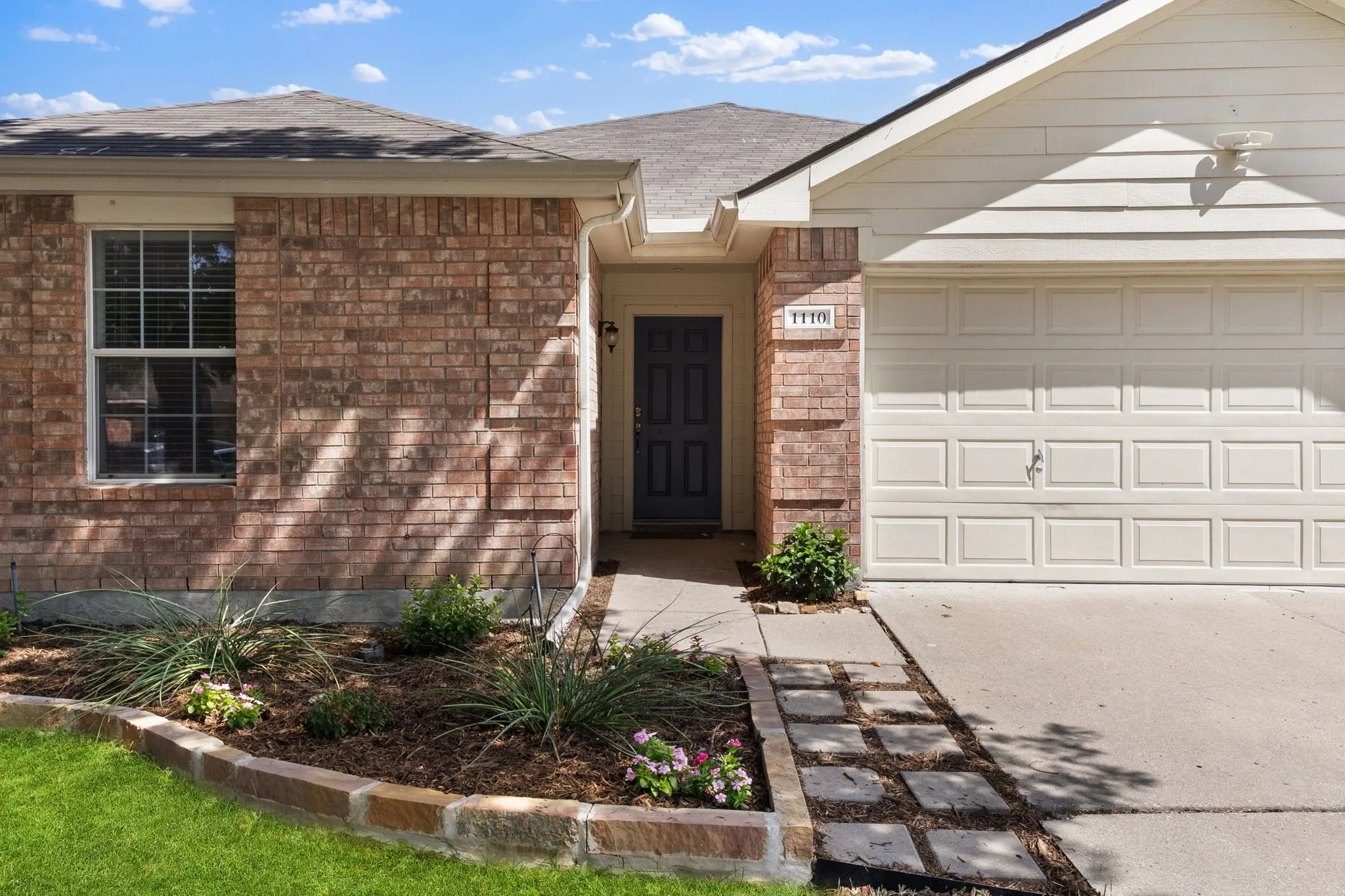 Single Family Residence For Rent in Collin County , 1110 Antoinette Drive, Princeton, Texas 75407, 3 Bedroom, 2 Bathroom, 2 Garage spaces, 1,439 Sqft, built in 2005, mls#21389222, Real Estate Agent in Princeton, Homes For Rent in Collin county, Homes For Rent in Princeton, Realtor in Princeton Texas, Real Estate Brokerage Independent Realty Texas, Luminita Cordes Realtor
