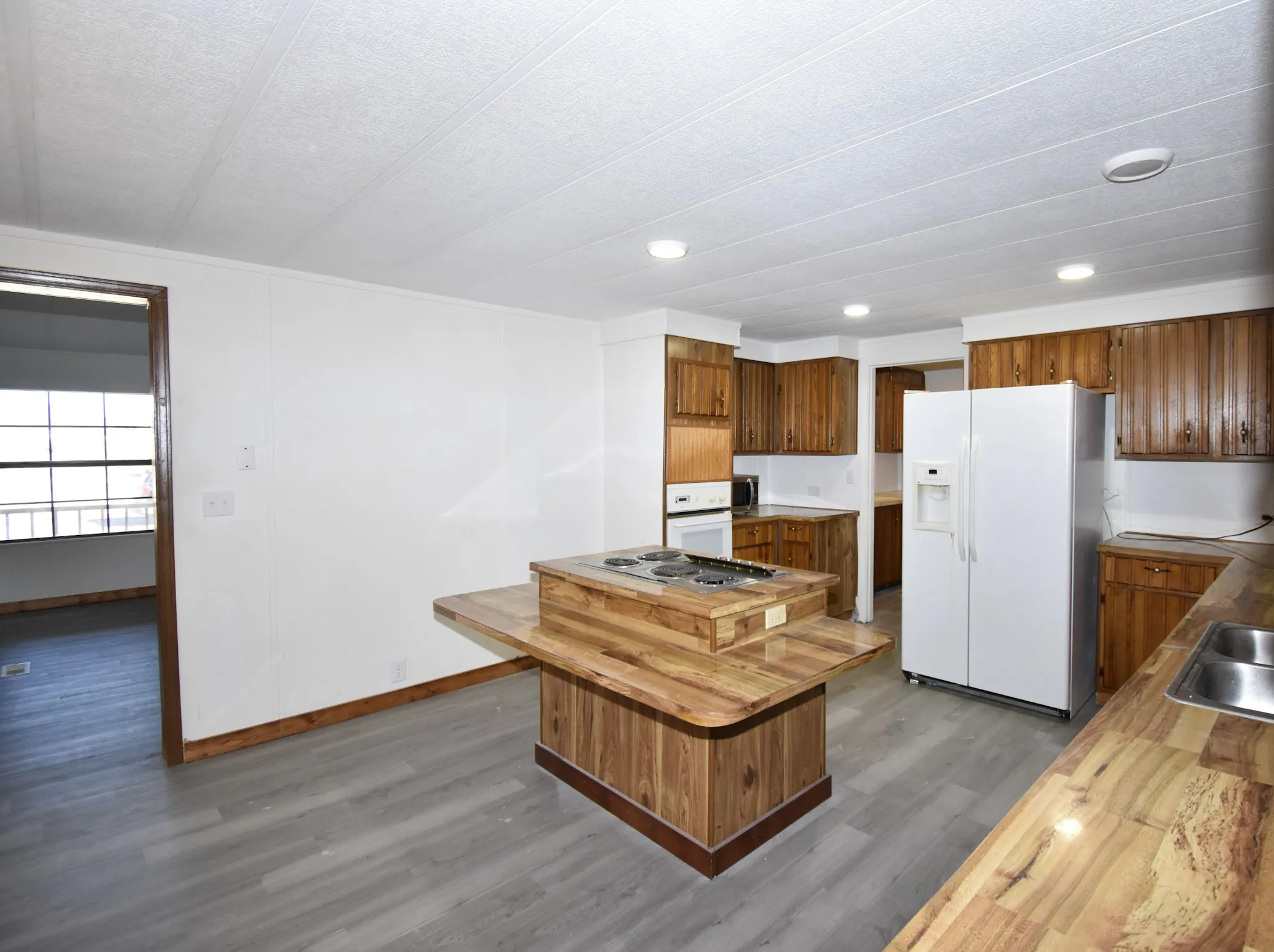 Single Family Residence For Sale in Mason County , 1105 Westmoreland, Mason, Texas 76856, 3 Bedroom, 2 Bathroom, Garage spaces, 2,236 Sqft, built in 1983, mls#21390529, Real Estate Agent in Mason, Homes For Sale in Mason county, Homes For Sale in Mason, Realtor in Mason Texas, Real Estate Brokerage Independent Realty Texas, Luminita Cordes Realtor