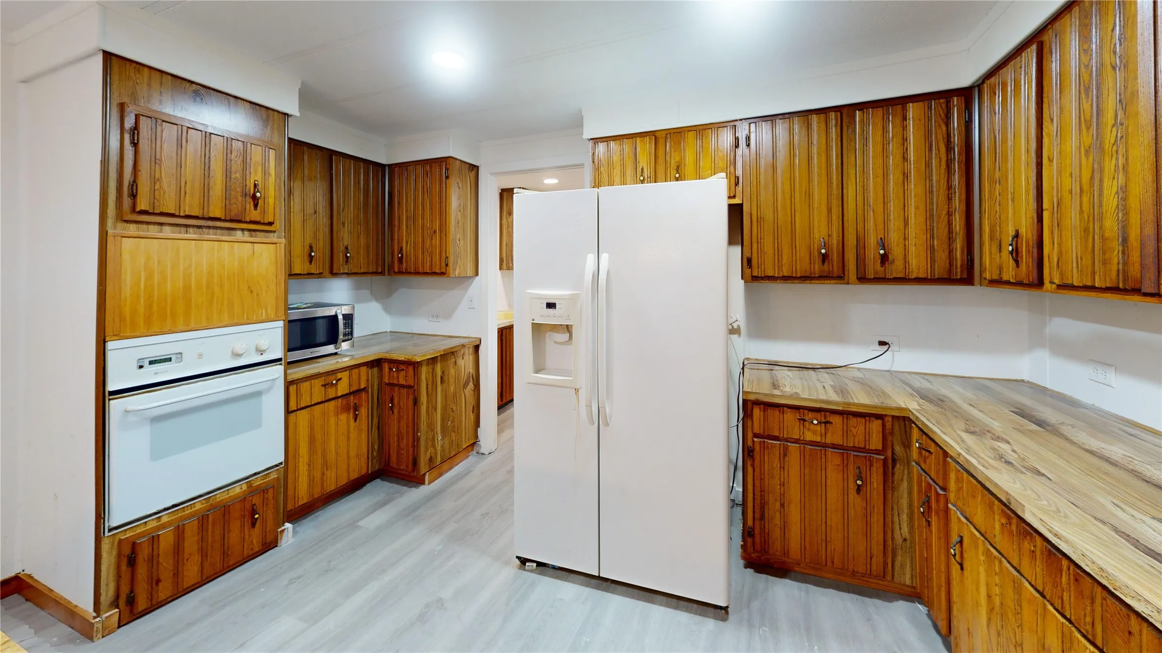 Single Family Residence For Sale in Mason County , 1105 Westmoreland, Mason, Texas 76856, 3 Bedroom, 2 Bathroom, Garage spaces, 2,236 Sqft, built in 1983, mls#21390529, Real Estate Agent in Mason, Homes For Sale in Mason county, Homes For Sale in Mason, Realtor in Mason Texas, Real Estate Brokerage Independent Realty Texas, Luminita Cordes Realtor