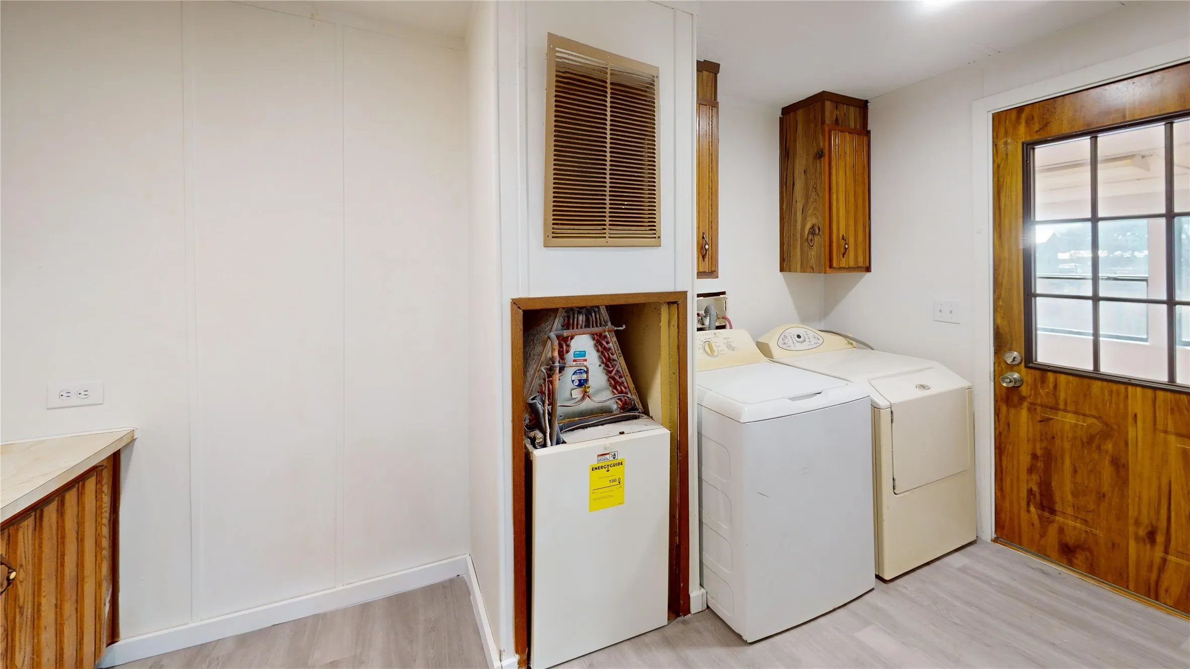 Single Family Residence For Sale in Mason County , 1105 Westmoreland, Mason, Texas 76856, 3 Bedroom, 2 Bathroom, Garage spaces, 2,236 Sqft, built in 1983, mls#21390529, Real Estate Agent in Mason, Homes For Sale in Mason county, Homes For Sale in Mason, Realtor in Mason Texas, Real Estate Brokerage Independent Realty Texas, Luminita Cordes Realtor