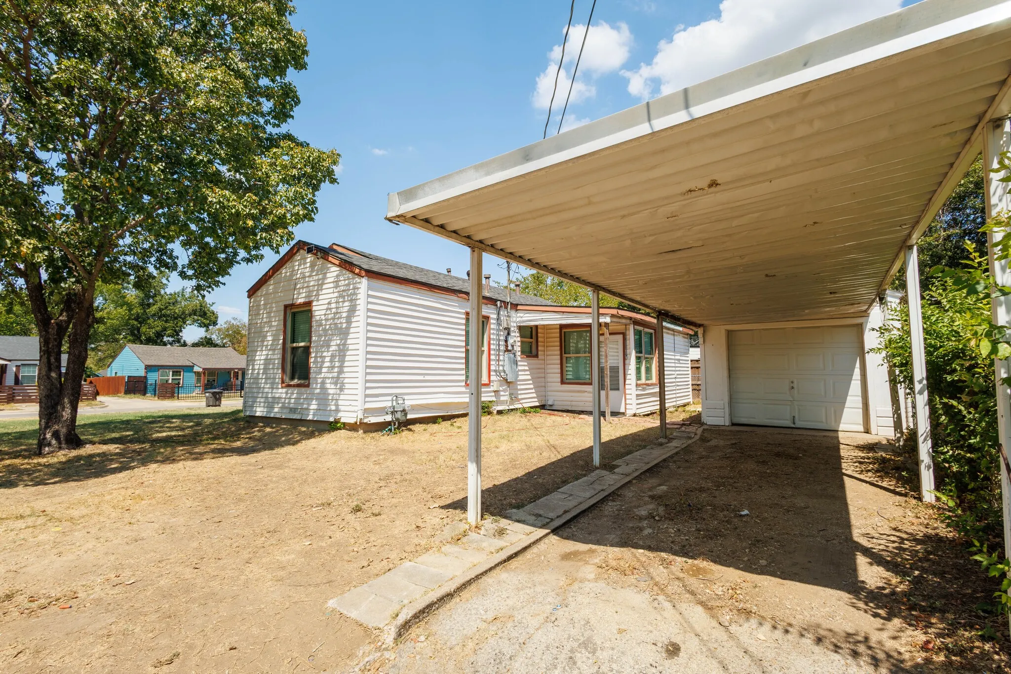 Single Family Residence For Sale in Tarrant County , 913 S Sargent Street, Fort Worth, Texas 76103, 2 Bedroom, 1 Bathroom, 1 Garage spaces, 924 Sqft, built in 1949, mls#21390483, Real Estate Agent in Fort Worth, Homes For Sale in Tarrant county, Homes For Sale in Fort Worth, Realtor in Fort Worth Texas, Real Estate Brokerage Independent Realty Texas, Luminita Cordes Realtor