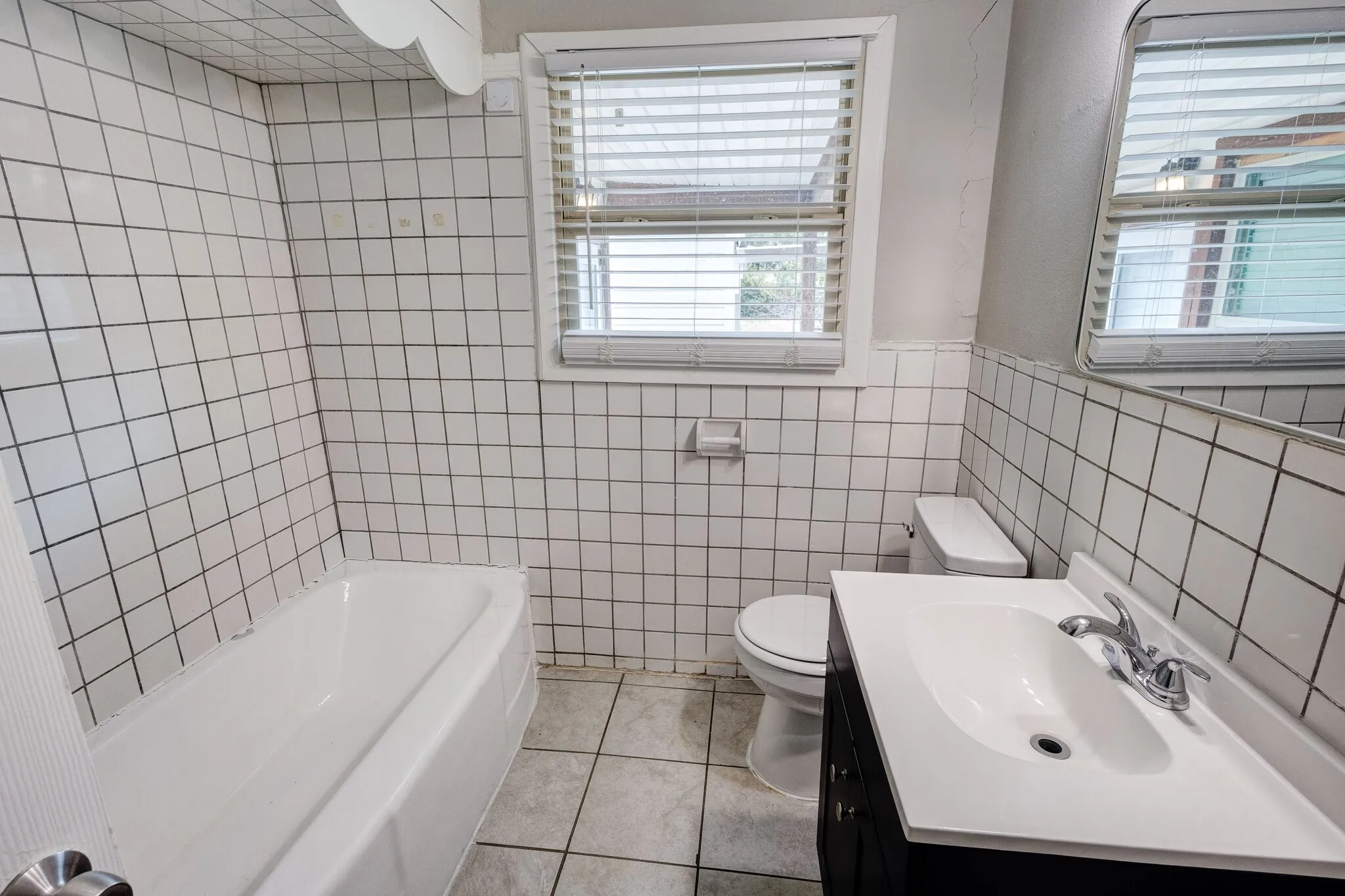 Single Family Residence For Sale in Tarrant County , 913 S Sargent Street, Fort Worth, Texas 76103, 2 Bedroom, 1 Bathroom, 1 Garage spaces, 924 Sqft, built in 1949, mls#21390483, Real Estate Agent in Fort Worth, Homes For Sale in Tarrant county, Homes For Sale in Fort Worth, Realtor in Fort Worth Texas, Real Estate Brokerage Independent Realty Texas, Luminita Cordes Realtor