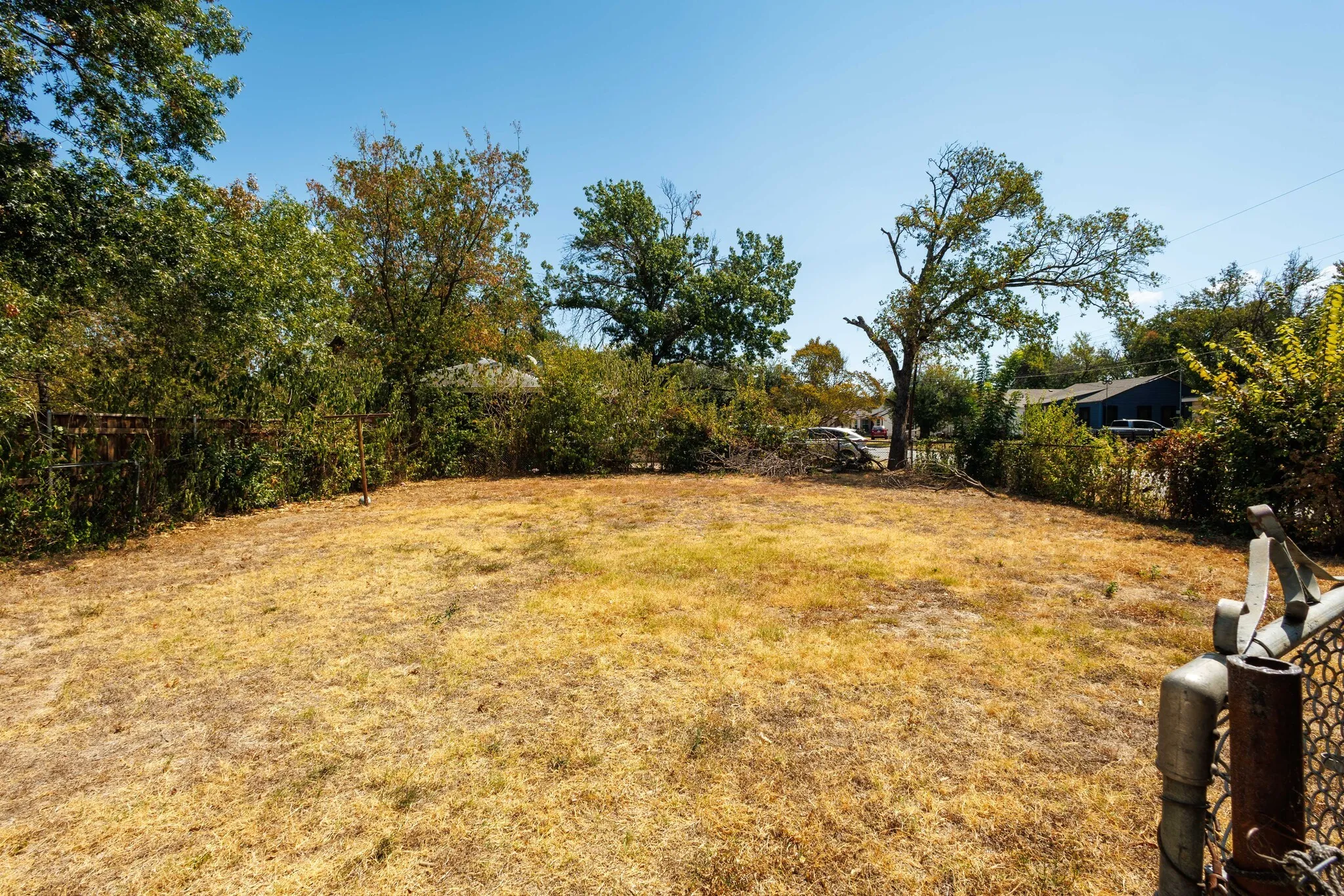 Single Family Residence For Sale in Tarrant County , 913 S Sargent Street, Fort Worth, Texas 76103, 2 Bedroom, 1 Bathroom, 1 Garage spaces, 924 Sqft, built in 1949, mls#21390483, Real Estate Agent in Fort Worth, Homes For Sale in Tarrant county, Homes For Sale in Fort Worth, Realtor in Fort Worth Texas, Real Estate Brokerage Independent Realty Texas, Luminita Cordes Realtor