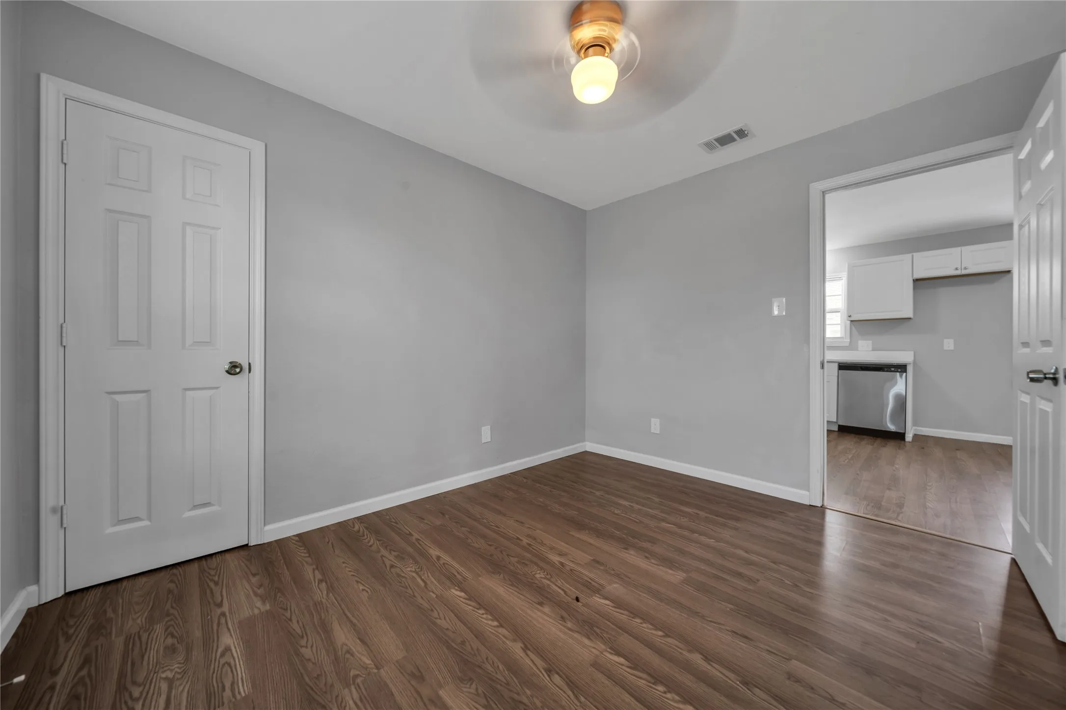Single Family Residence For Sale in Kaufman County , 901 Johnson Street, Terrell, Texas 75160, 3 Bedroom, 1 Bathroom, 1 Garage spaces, 1,080 Sqft, built in 1990, mls#21390543, Real Estate Agent in Terrell, Homes For Sale in Kaufman county, Homes For Sale in Terrell, Realtor in Terrell Texas, Real Estate Brokerage Independent Realty Texas, Luminita Cordes Realtor
