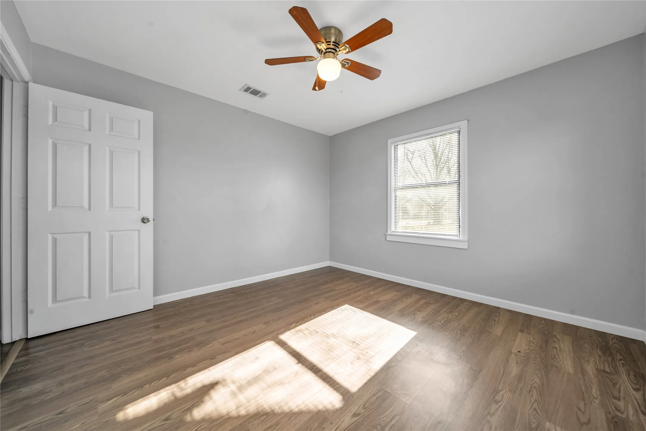 Single Family Residence For Sale in Kaufman County , 901 Johnson Street, Terrell, Texas 75160, 3 Bedroom, 1 Bathroom, 1 Garage spaces, 1,080 Sqft, built in 1990, mls#21390543, Real Estate Agent in Terrell, Homes For Sale in Kaufman county, Homes For Sale in Terrell, Realtor in Terrell Texas, Real Estate Brokerage Independent Realty Texas, Luminita Cordes Realtor