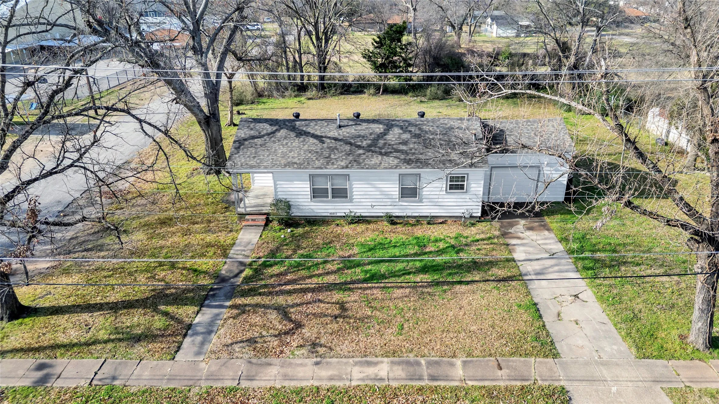 Single Family Residence For Sale in Kaufman County , 901 Johnson Street, Terrell, Texas 75160, 3 Bedroom, 1 Bathroom, 1 Garage spaces, 1,080 Sqft, built in 1990, mls#21390543, Real Estate Agent in Terrell, Homes For Sale in Kaufman county, Homes For Sale in Terrell, Realtor in Terrell Texas, Real Estate Brokerage Independent Realty Texas, Luminita Cordes Realtor