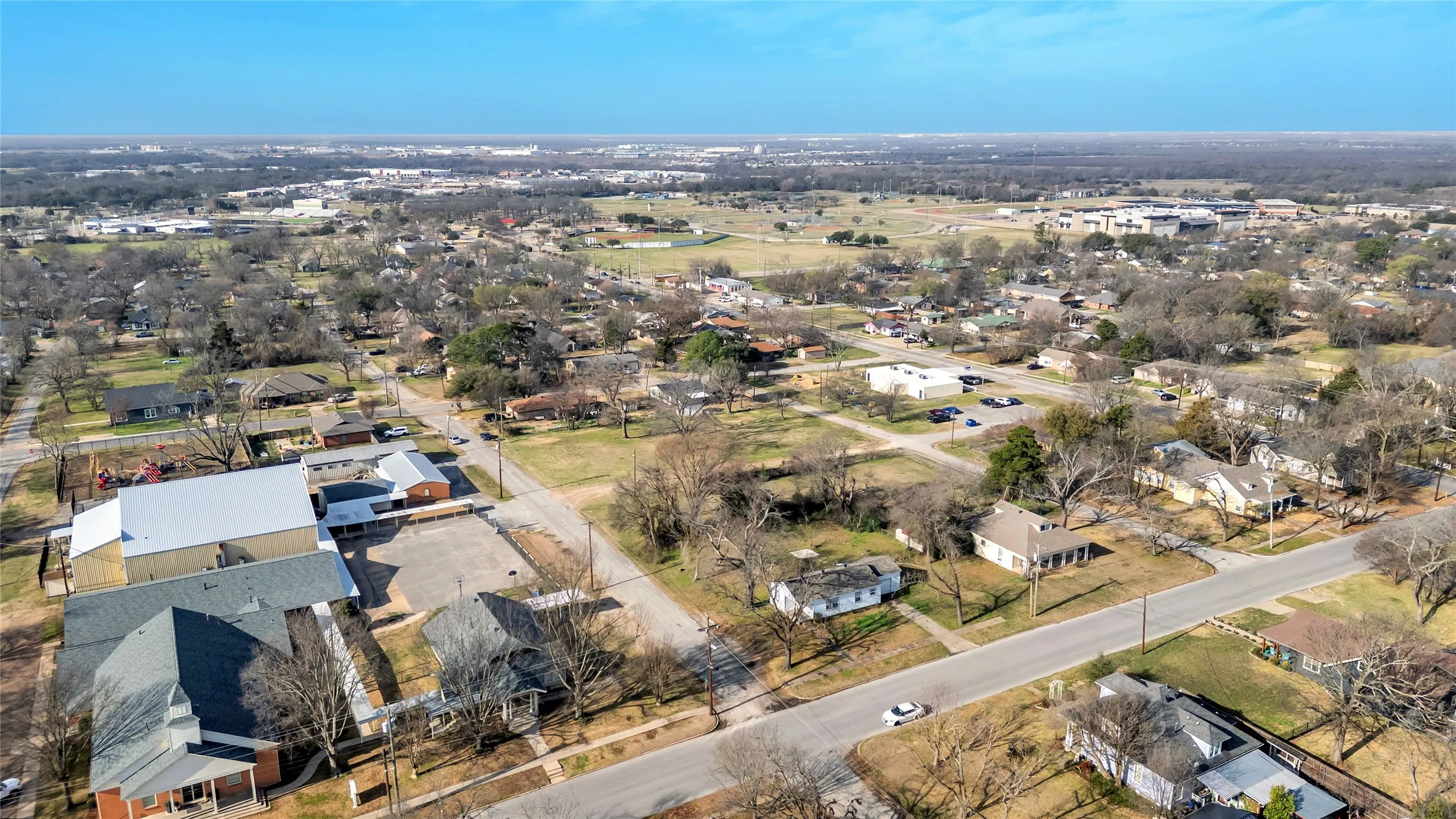 Single Family Residence For Sale in Kaufman County , 901 Johnson Street, Terrell, Texas 75160, 3 Bedroom, 1 Bathroom, 1 Garage spaces, 1,080 Sqft, built in 1990, mls#21390543, Real Estate Agent in Terrell, Homes For Sale in Kaufman county, Homes For Sale in Terrell, Realtor in Terrell Texas, Real Estate Brokerage Independent Realty Texas, Luminita Cordes Realtor