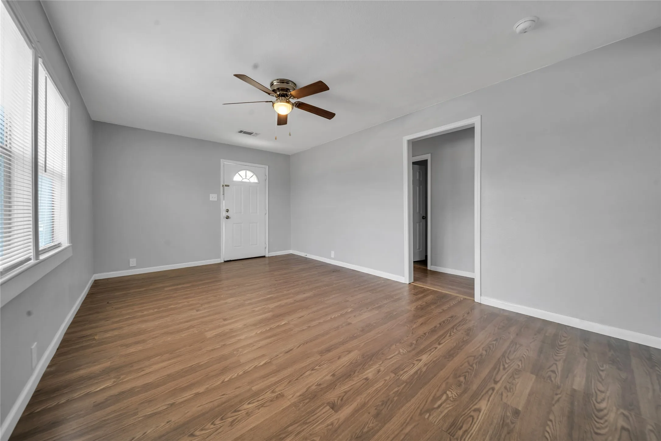 Single Family Residence For Sale in Kaufman County , 901 Johnson Street, Terrell, Texas 75160, 3 Bedroom, 1 Bathroom, 1 Garage spaces, 1,080 Sqft, built in 1990, mls#21390543, Real Estate Agent in Terrell, Homes For Sale in Kaufman county, Homes For Sale in Terrell, Realtor in Terrell Texas, Real Estate Brokerage Independent Realty Texas, Luminita Cordes Realtor