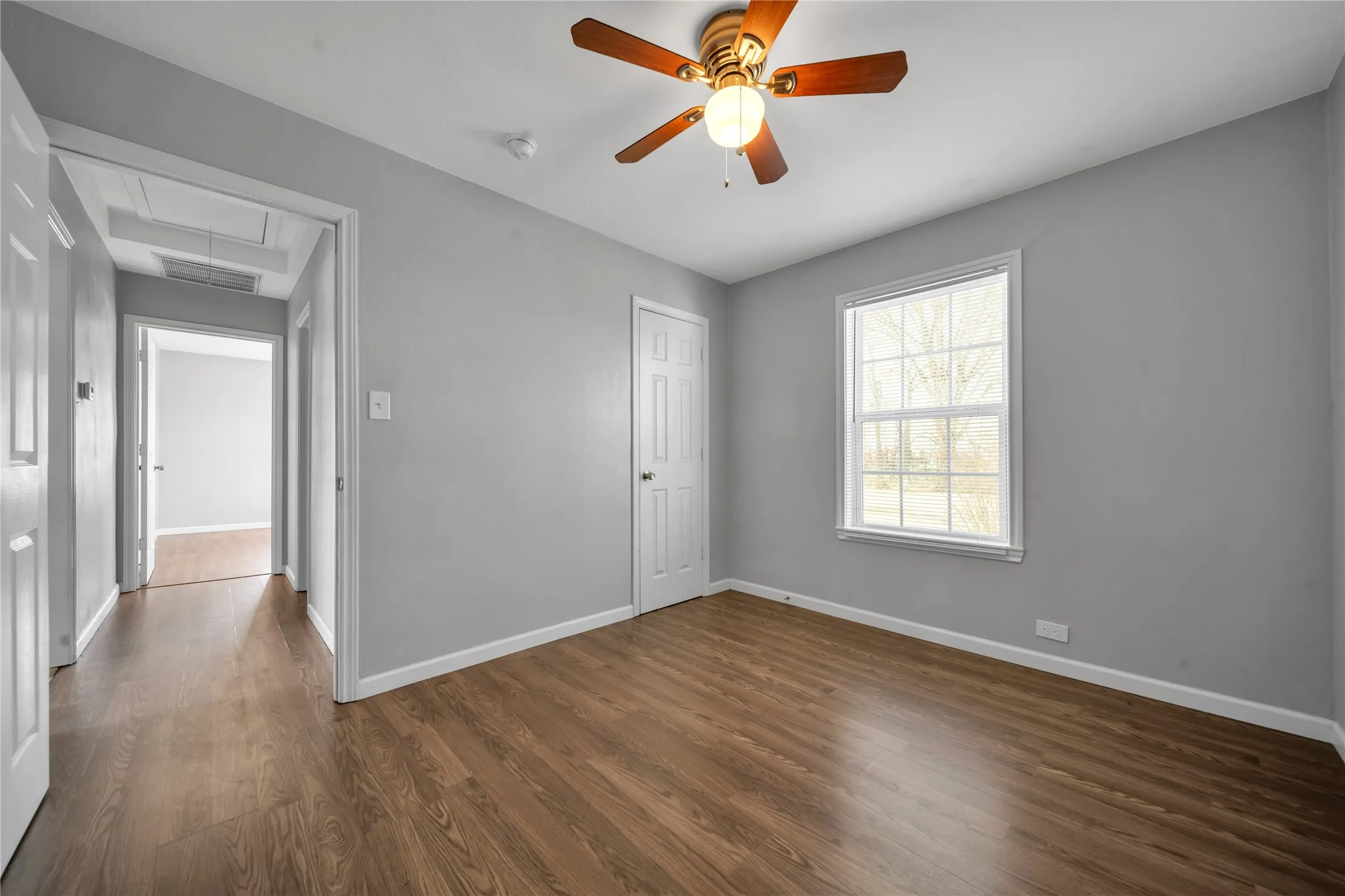 Single Family Residence For Sale in Kaufman County , 901 Johnson Street, Terrell, Texas 75160, 3 Bedroom, 1 Bathroom, 1 Garage spaces, 1,080 Sqft, built in 1990, mls#21390543, Real Estate Agent in Terrell, Homes For Sale in Kaufman county, Homes For Sale in Terrell, Realtor in Terrell Texas, Real Estate Brokerage Independent Realty Texas, Luminita Cordes Realtor