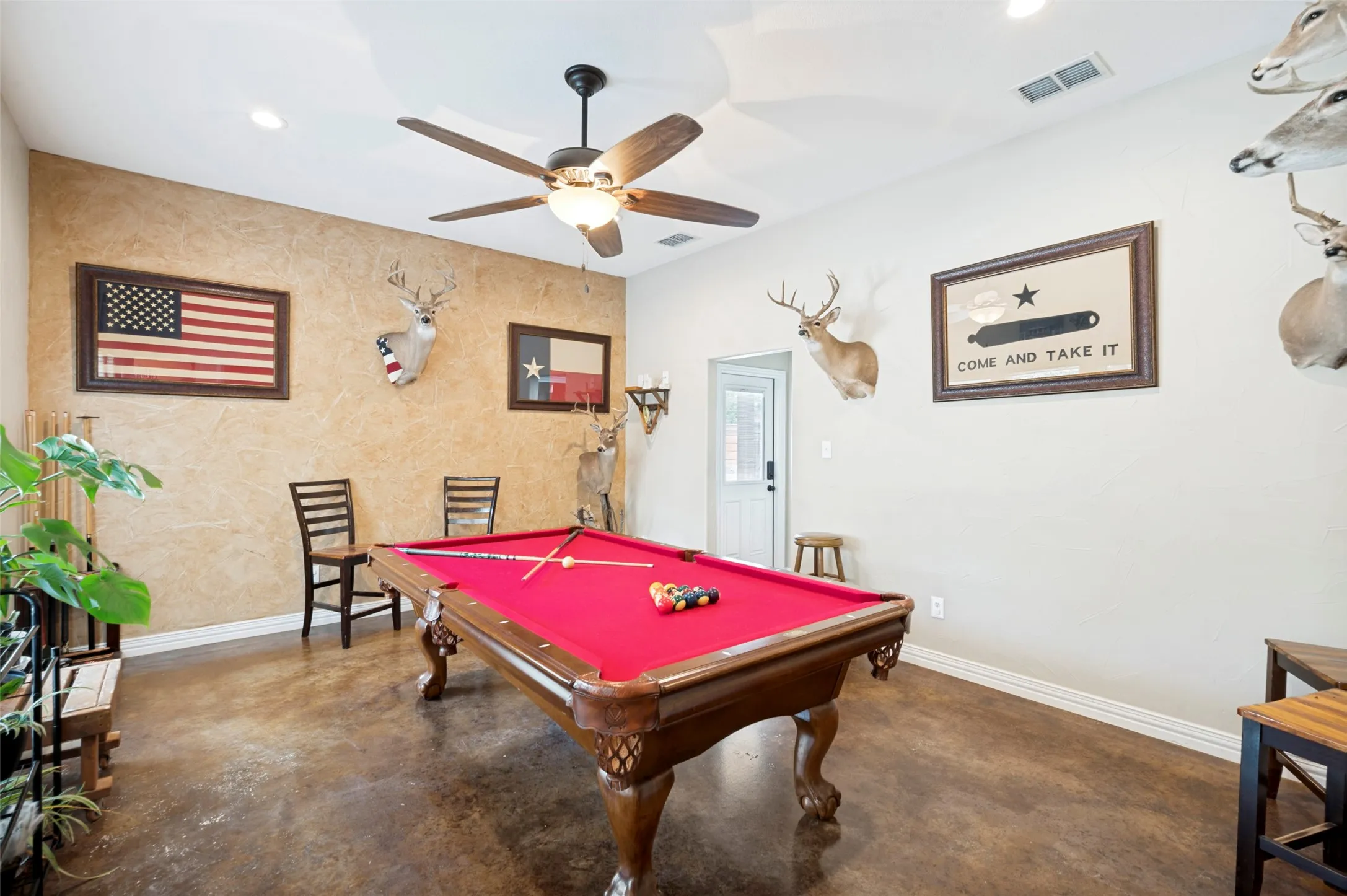 Single Family Residence For Sale in Henderson County , 30971 Fm 85, Kemp, Texas 75143, 4 Bedroom, 4 Bathroom, 3 Garage spaces, 3,214 Sqft, built in 2011, mls#21382643, Real Estate Agent in Kemp, Homes For Sale in Henderson county, Homes For Sale in Kemp, Realtor in Kemp Texas, Real Estate Brokerage Independent Realty Texas, Luminita Cordes Realtor