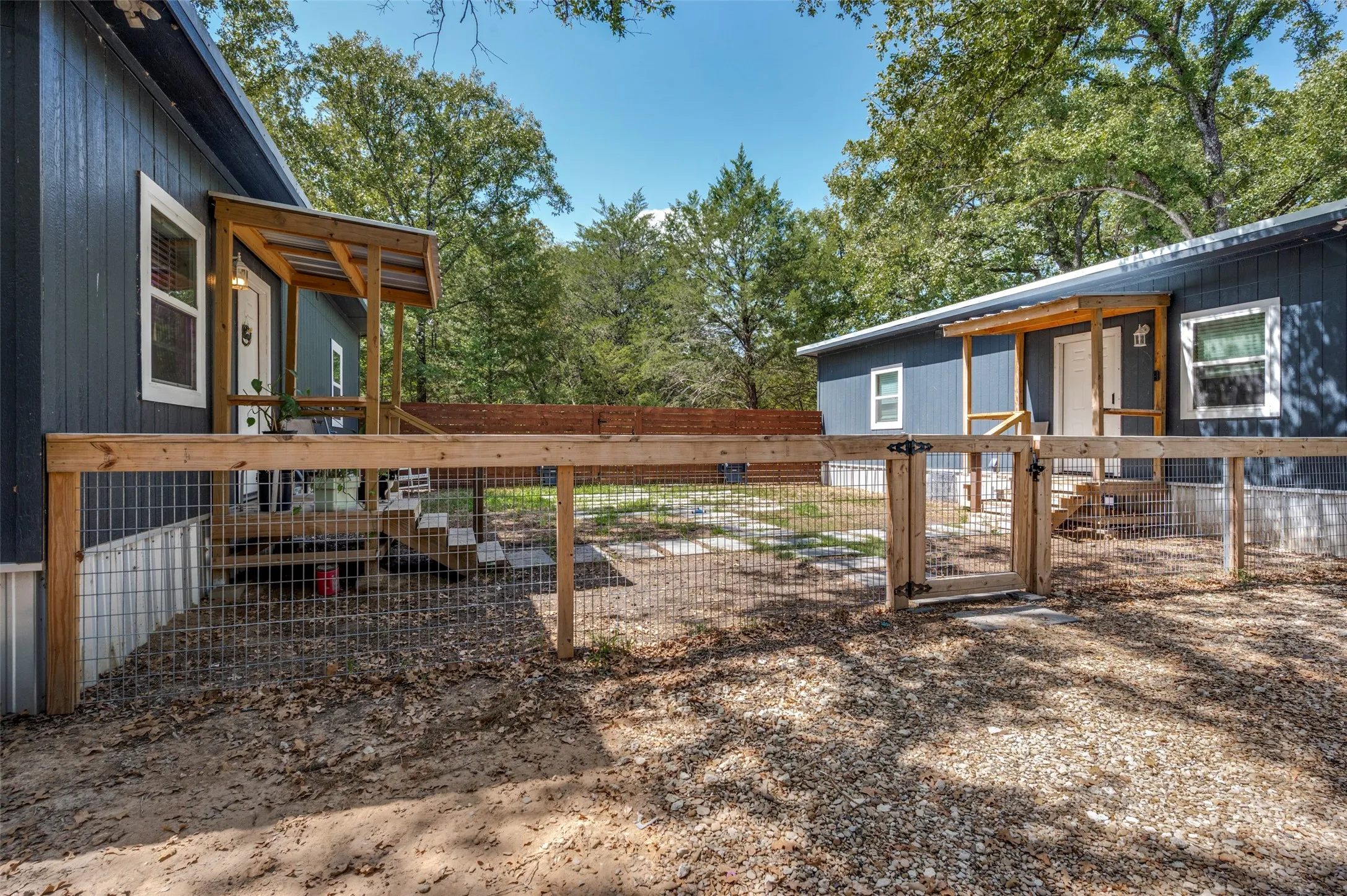 Single Family Residence For Sale in Henderson County , 30971 Fm 85, Kemp, Texas 75143, 4 Bedroom, 4 Bathroom, 3 Garage spaces, 3,214 Sqft, built in 2011, mls#21382643, Real Estate Agent in Kemp, Homes For Sale in Henderson county, Homes For Sale in Kemp, Realtor in Kemp Texas, Real Estate Brokerage Independent Realty Texas, Luminita Cordes Realtor