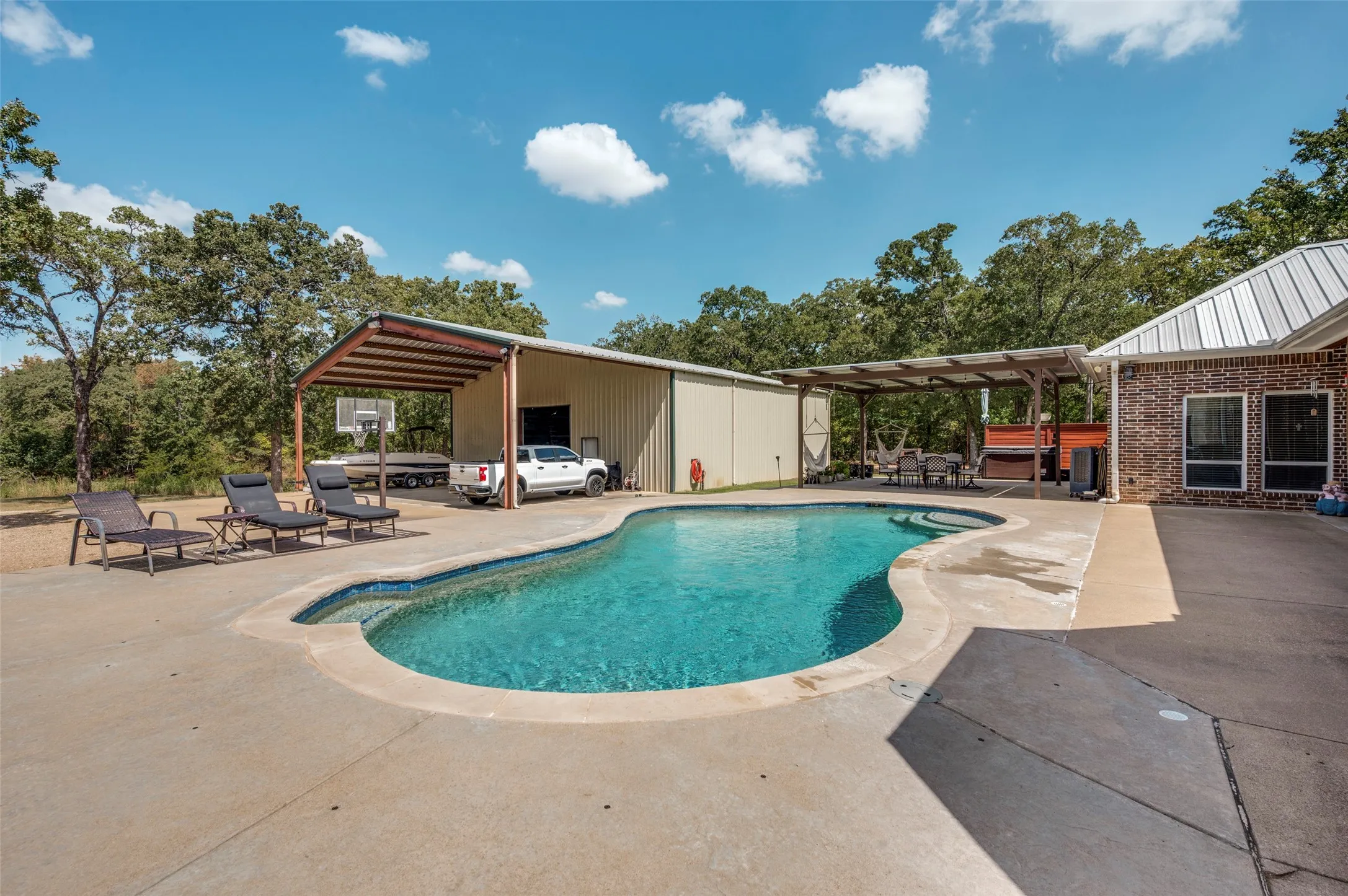 Single Family Residence For Sale in Henderson County , 30971 Fm 85, Kemp, Texas 75143, 4 Bedroom, 4 Bathroom, 3 Garage spaces, 3,214 Sqft, built in 2011, mls#21382643, Real Estate Agent in Kemp, Homes For Sale in Henderson county, Homes For Sale in Kemp, Realtor in Kemp Texas, Real Estate Brokerage Independent Realty Texas, Luminita Cordes Realtor