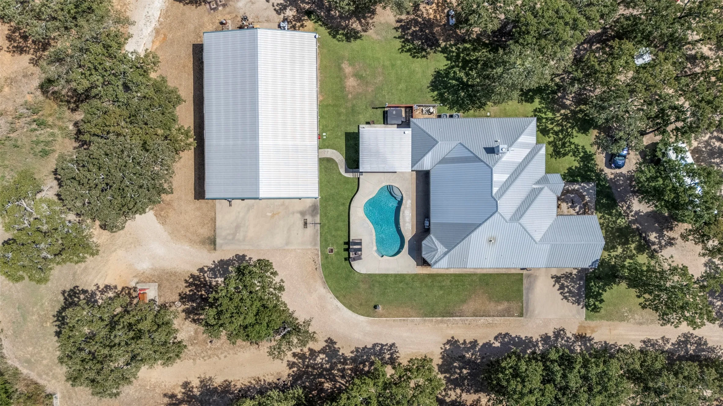 Single Family Residence For Sale in Henderson County , 30971 Fm 85, Kemp, Texas 75143, 4 Bedroom, 4 Bathroom, 3 Garage spaces, 3,214 Sqft, built in 2011, mls#21382643, Real Estate Agent in Kemp, Homes For Sale in Henderson county, Homes For Sale in Kemp, Realtor in Kemp Texas, Real Estate Brokerage Independent Realty Texas, Luminita Cordes Realtor