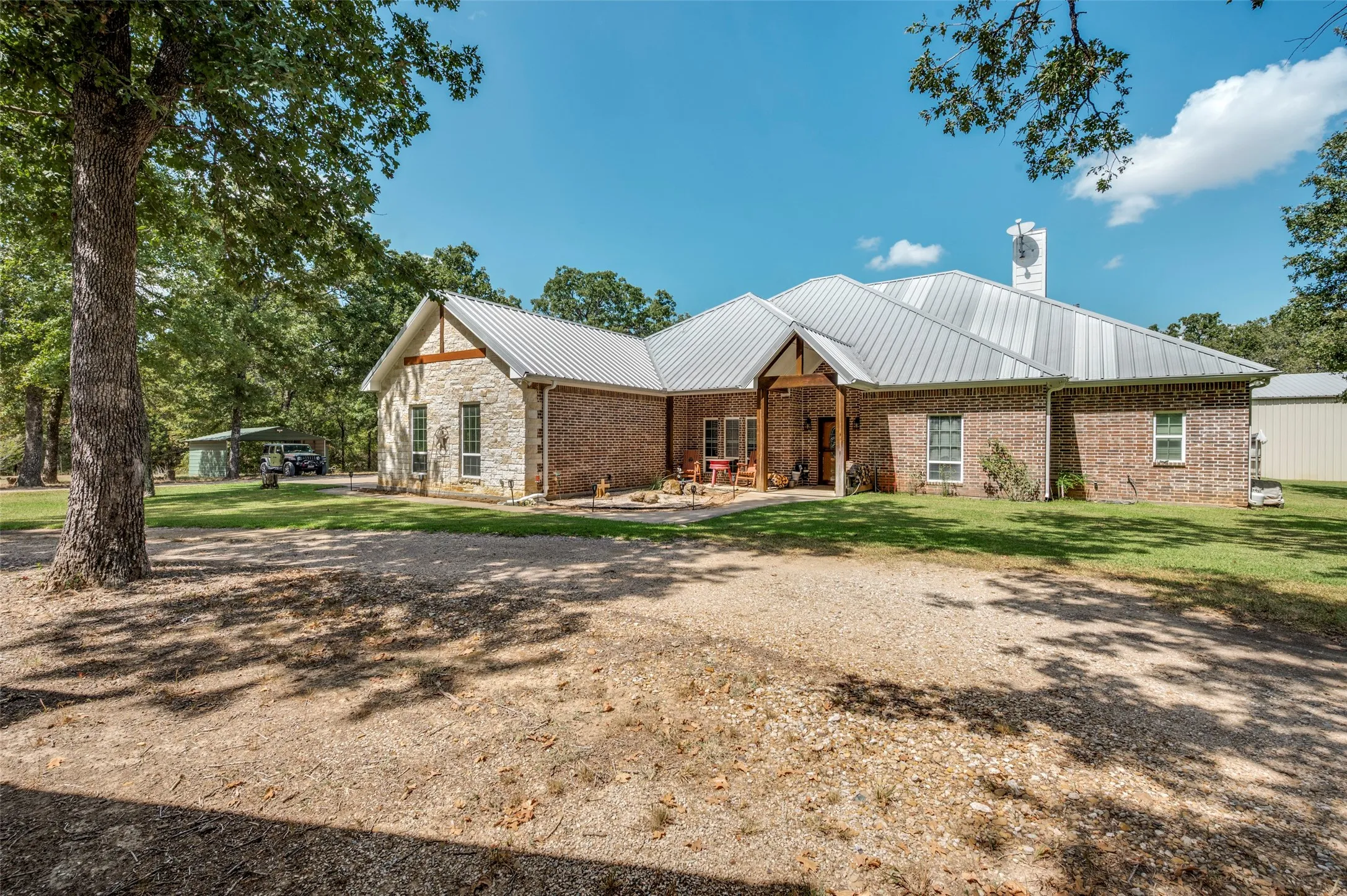 Single Family Residence For Sale in Henderson County , 30971 Fm 85, Kemp, Texas 75143, 4 Bedroom, 4 Bathroom, 3 Garage spaces, 3,214 Sqft, built in 2011, mls#21382643, Real Estate Agent in Kemp, Homes For Sale in Henderson county, Homes For Sale in Kemp, Realtor in Kemp Texas, Real Estate Brokerage Independent Realty Texas, Luminita Cordes Realtor