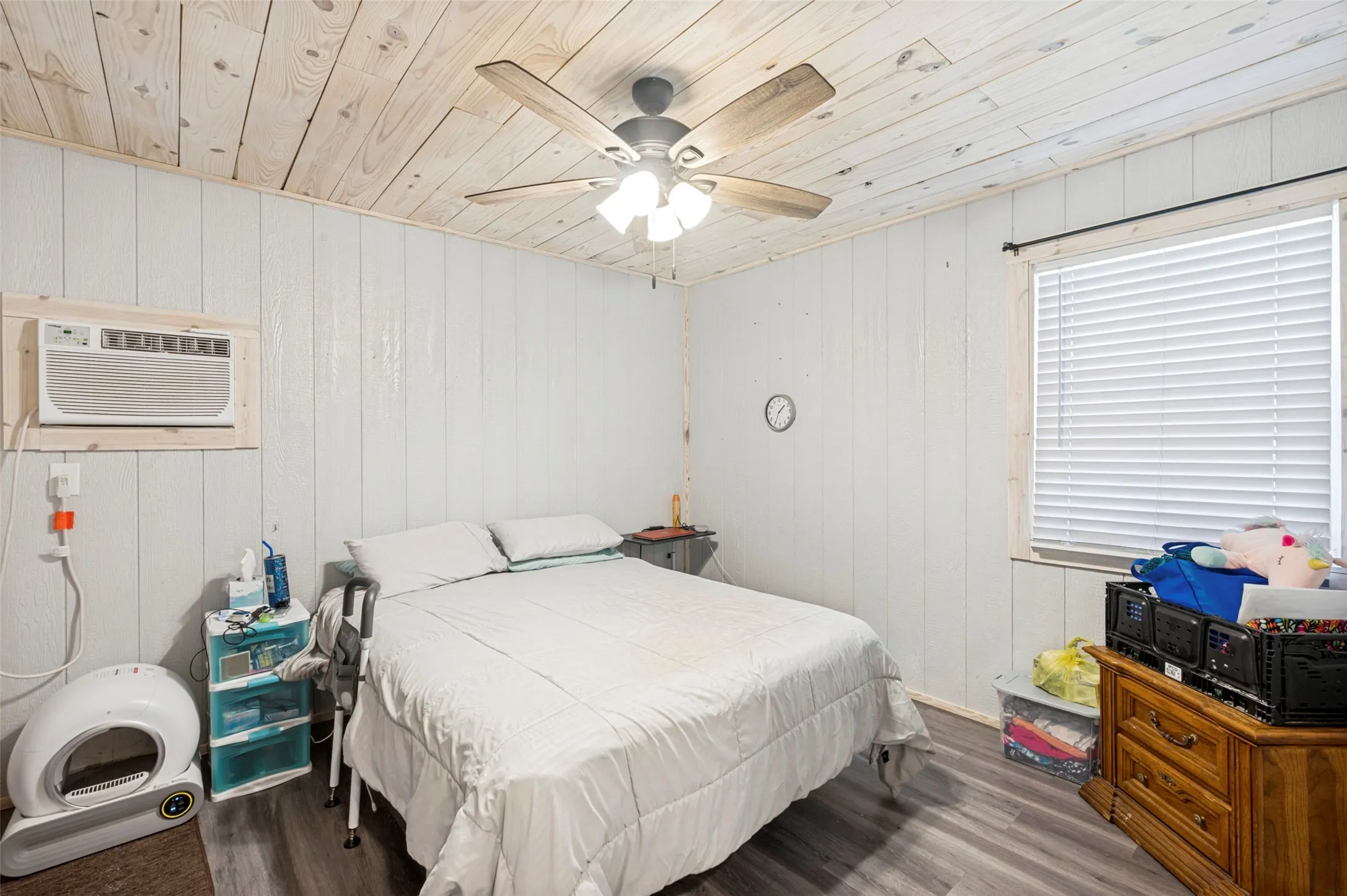 Cabin bedroom