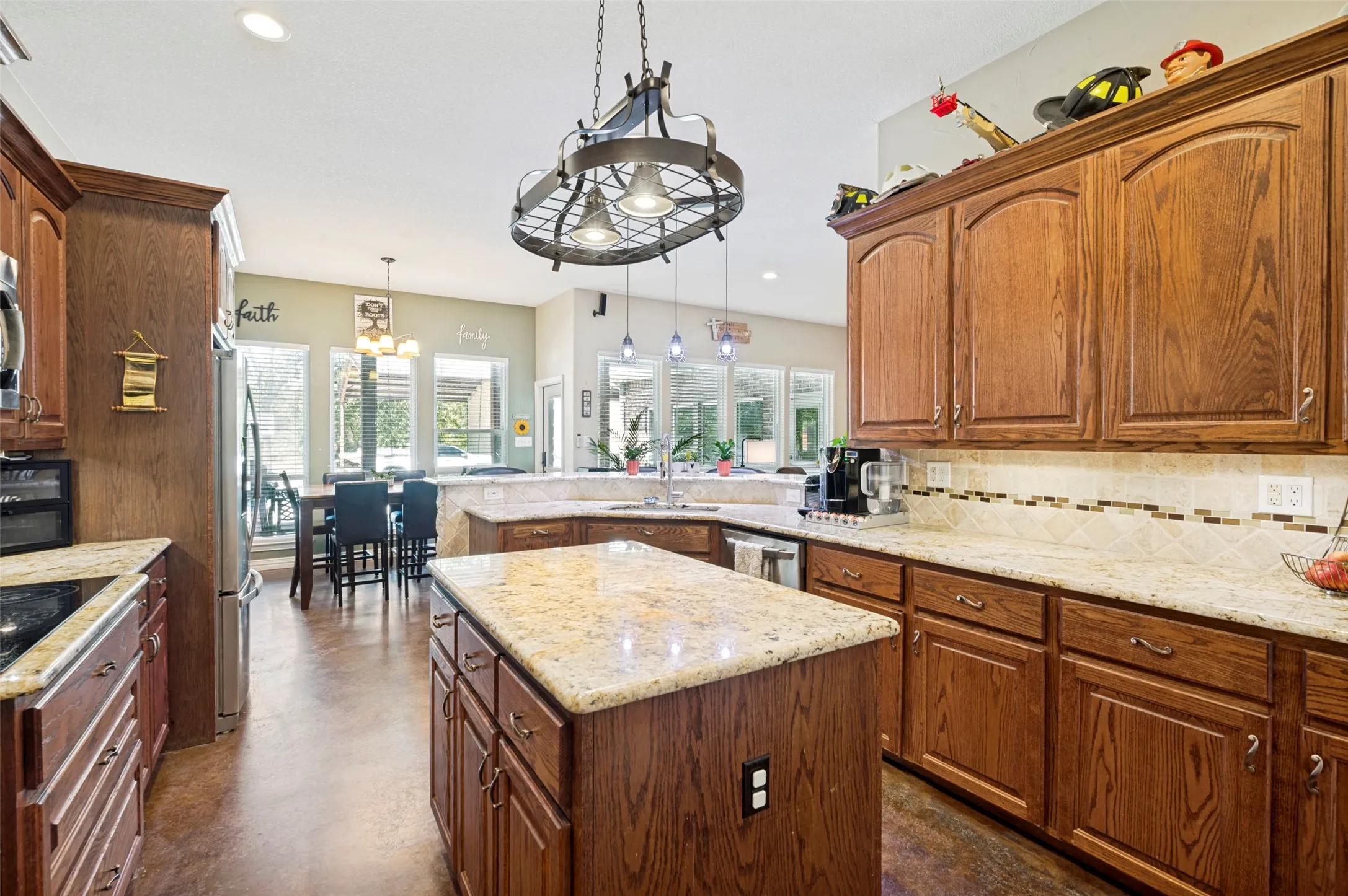 Single Family Residence For Sale in Henderson County , 30971 Fm 85, Kemp, Texas 75143, 4 Bedroom, 4 Bathroom, 3 Garage spaces, 3,214 Sqft, built in 2011, mls#21382643, Real Estate Agent in Kemp, Homes For Sale in Henderson county, Homes For Sale in Kemp, Realtor in Kemp Texas, Real Estate Brokerage Independent Realty Texas, Luminita Cordes Realtor