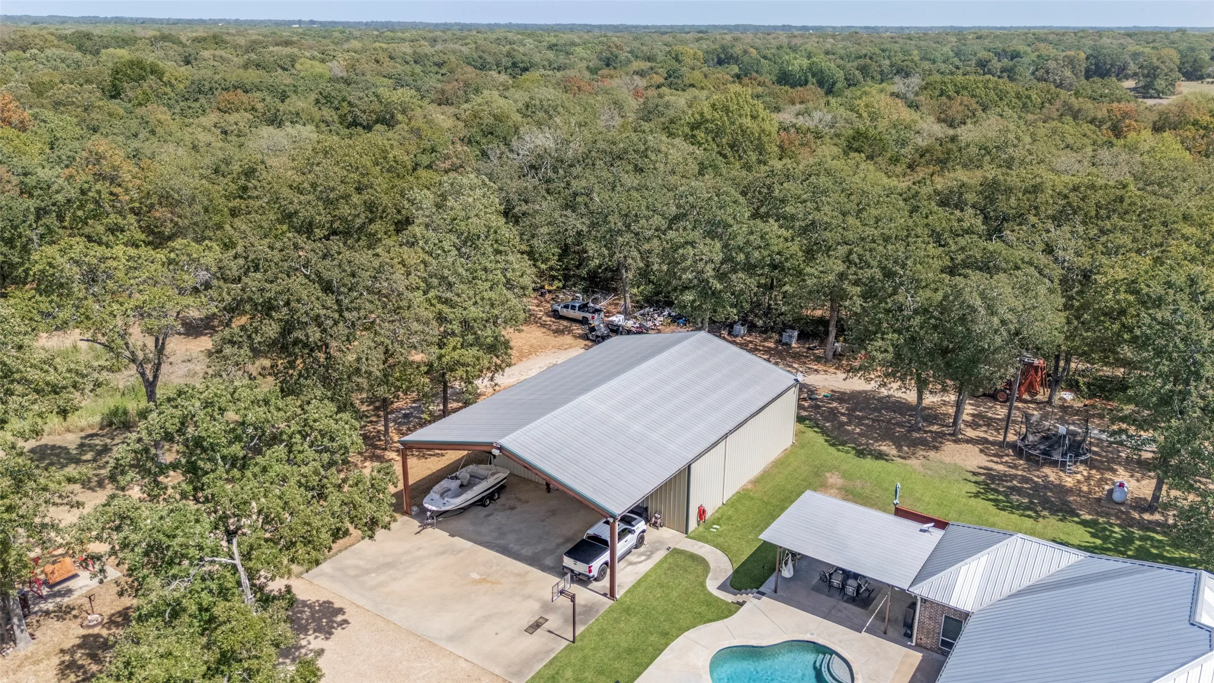 Single Family Residence For Sale in Henderson County , 30971 Fm 85, Kemp, Texas 75143, 4 Bedroom, 4 Bathroom, 3 Garage spaces, 3,214 Sqft, built in 2011, mls#21382643, Real Estate Agent in Kemp, Homes For Sale in Henderson county, Homes For Sale in Kemp, Realtor in Kemp Texas, Real Estate Brokerage Independent Realty Texas, Luminita Cordes Realtor