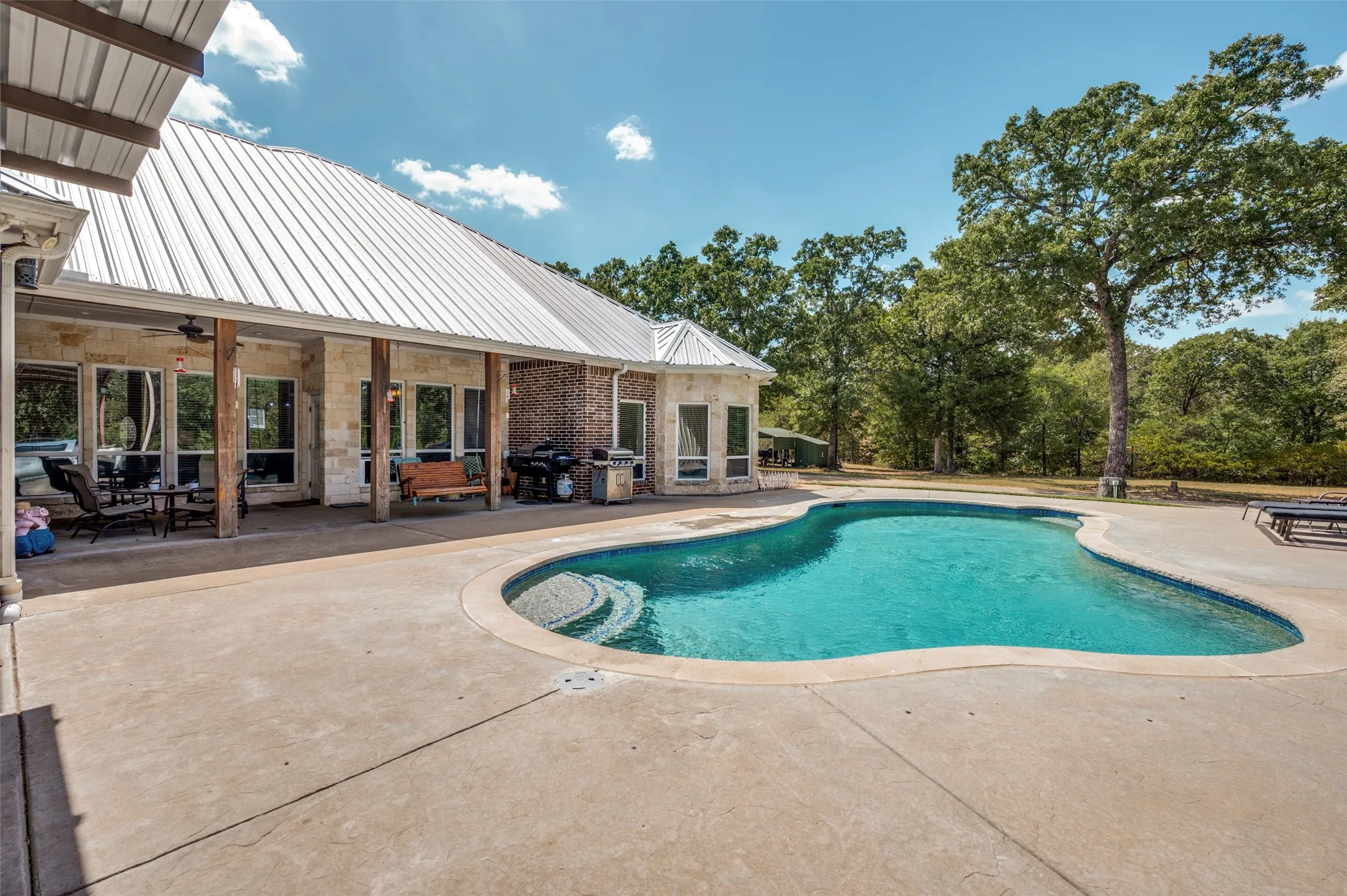 Single Family Residence For Sale in Henderson County , 30971 Fm 85, Kemp, Texas 75143, 4 Bedroom, 4 Bathroom, 3 Garage spaces, 3,214 Sqft, built in 2011, mls#21382643, Real Estate Agent in Kemp, Homes For Sale in Henderson county, Homes For Sale in Kemp, Realtor in Kemp Texas, Real Estate Brokerage Independent Realty Texas, Luminita Cordes Realtor