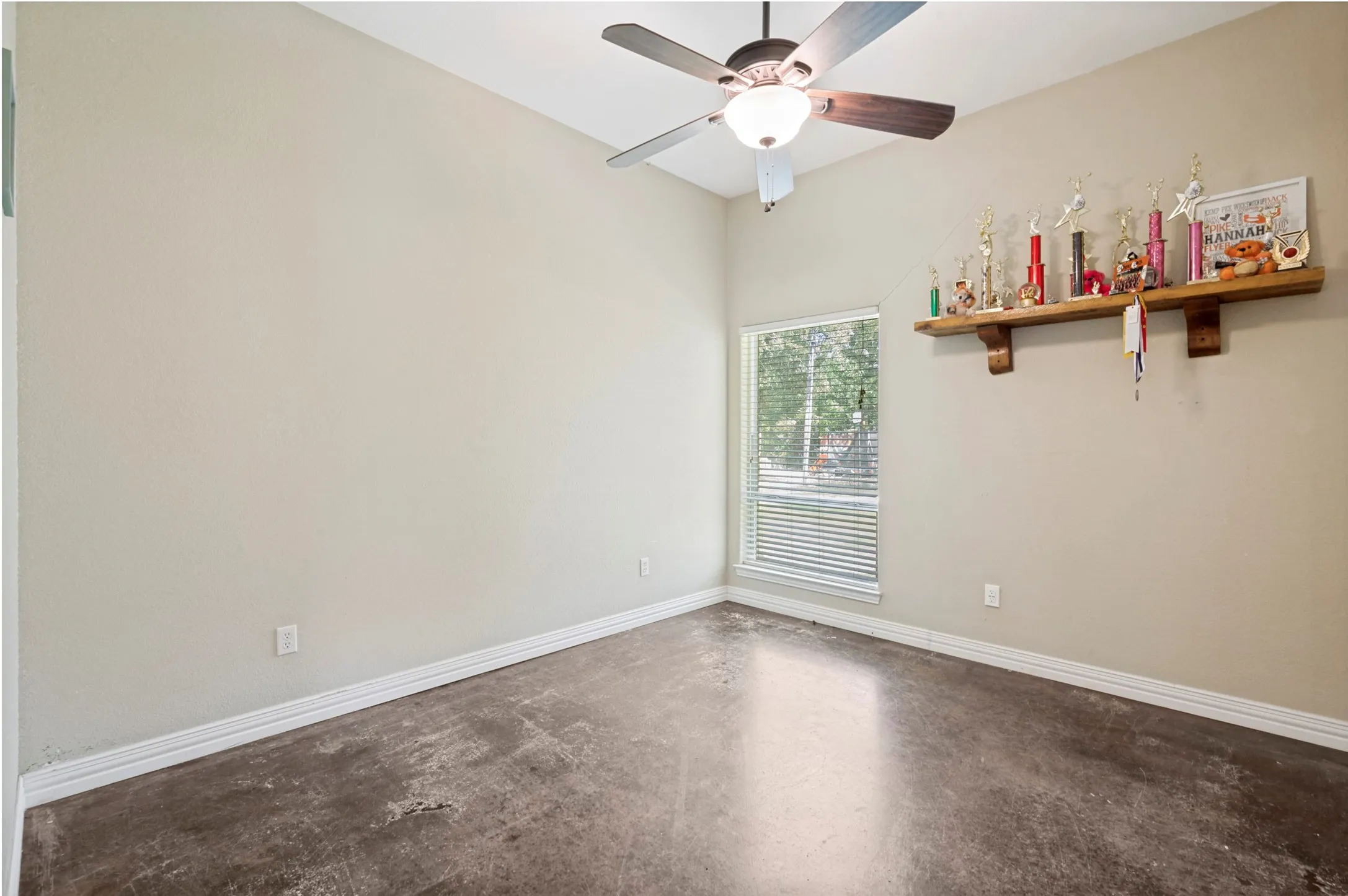 Single Family Residence For Sale in Henderson County , 30971 Fm 85, Kemp, Texas 75143, 4 Bedroom, 4 Bathroom, 3 Garage spaces, 3,214 Sqft, built in 2011, mls#21382643, Real Estate Agent in Kemp, Homes For Sale in Henderson county, Homes For Sale in Kemp, Realtor in Kemp Texas, Real Estate Brokerage Independent Realty Texas, Luminita Cordes Realtor