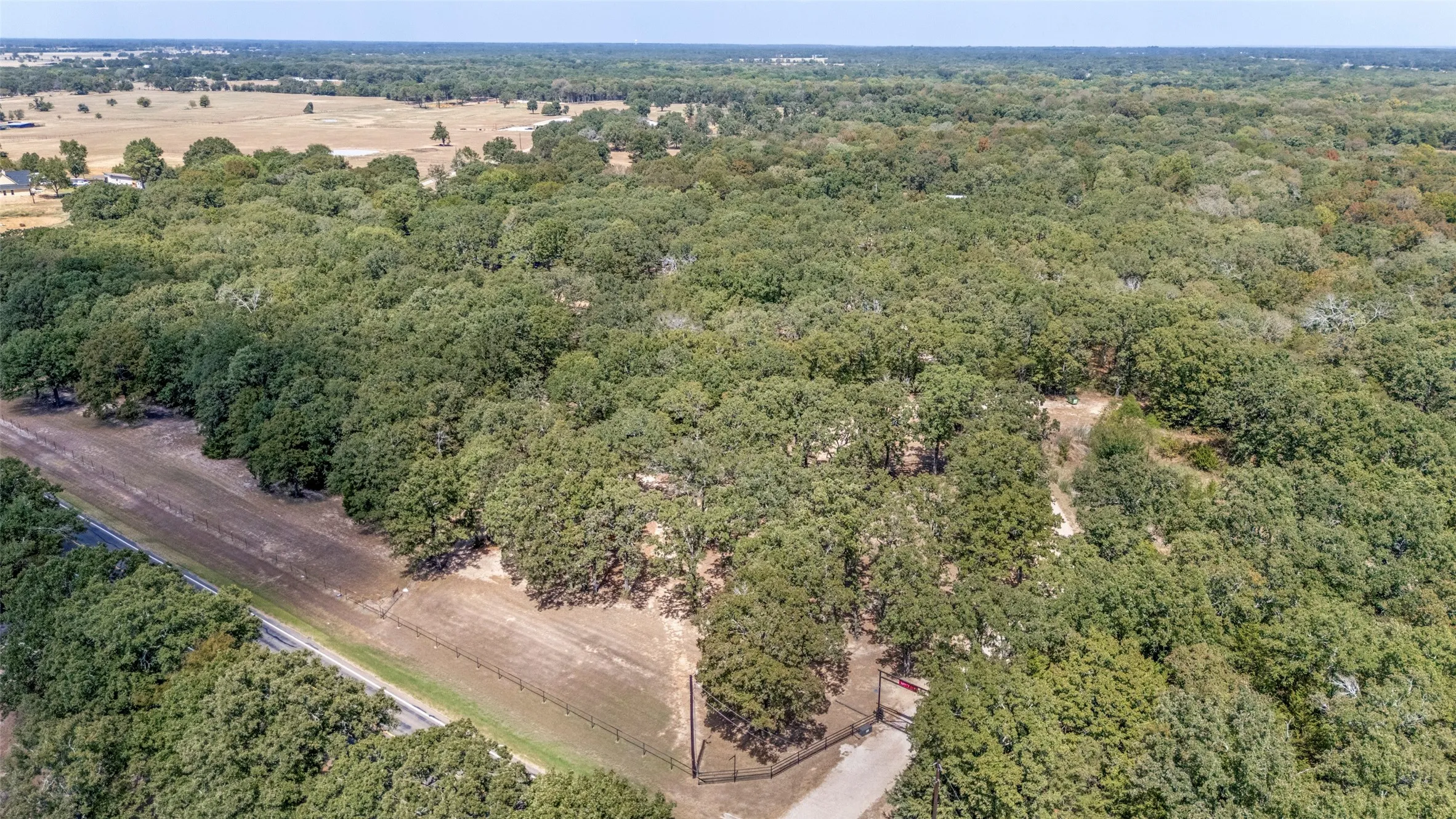Single Family Residence For Sale in Henderson County , 30971 Fm 85, Kemp, Texas 75143, 4 Bedroom, 4 Bathroom, 3 Garage spaces, 3,214 Sqft, built in 2011, mls#21382643, Real Estate Agent in Kemp, Homes For Sale in Henderson county, Homes For Sale in Kemp, Realtor in Kemp Texas, Real Estate Brokerage Independent Realty Texas, Luminita Cordes Realtor