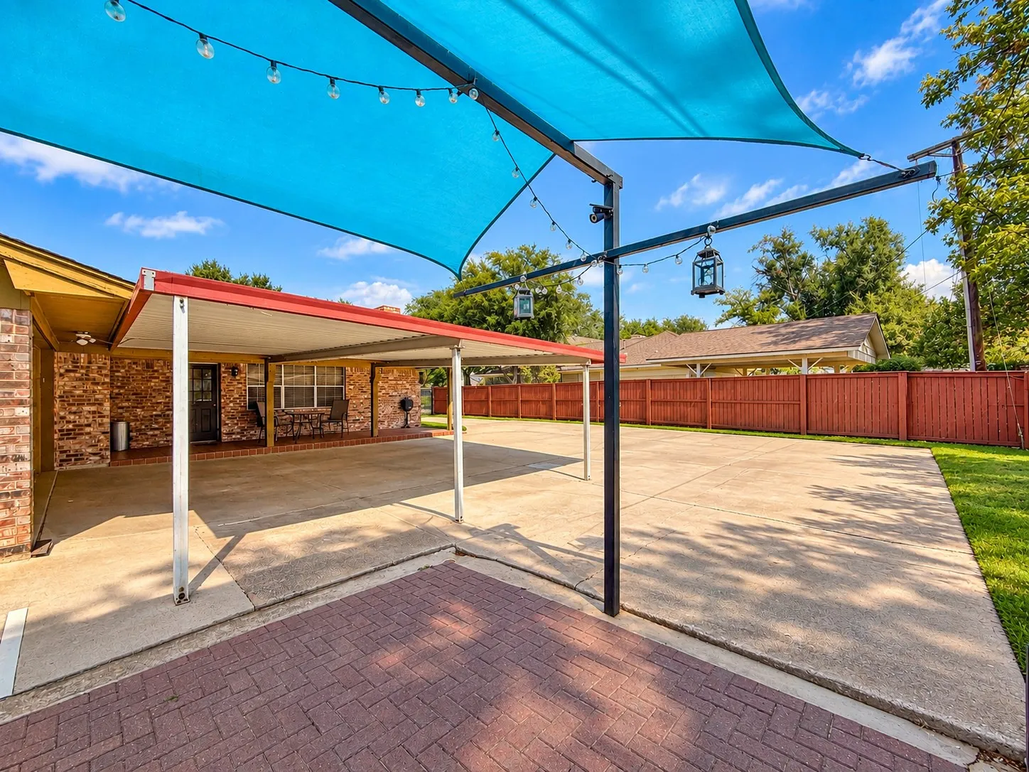 Single Family Residence For Sale in Denton County , 525 Magnolia Street, Denton, Texas 76201, 4 Bedroom, 2 Bathroom, 2 Garage spaces, 2,226 Sqft, built in 1968, mls#21389051, Real Estate Agent in Denton, Homes For Sale in Denton county, Homes For Sale in Denton, Realtor in Denton Texas, Real Estate Brokerage Independent Realty Texas, Luminita Cordes Realtor