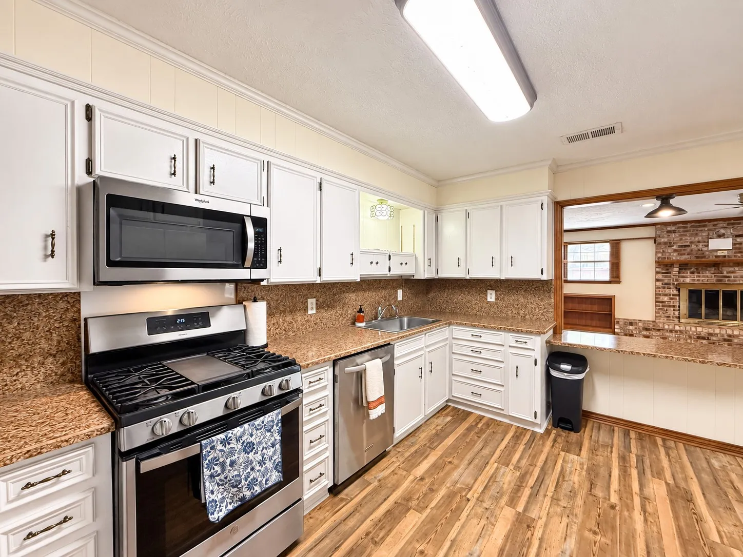 Single Family Residence For Sale in Denton County , 525 Magnolia Street, Denton, Texas 76201, 4 Bedroom, 2 Bathroom, 2 Garage spaces, 2,226 Sqft, built in 1968, mls#21389051, Real Estate Agent in Denton, Homes For Sale in Denton county, Homes For Sale in Denton, Realtor in Denton Texas, Real Estate Brokerage Independent Realty Texas, Luminita Cordes Realtor