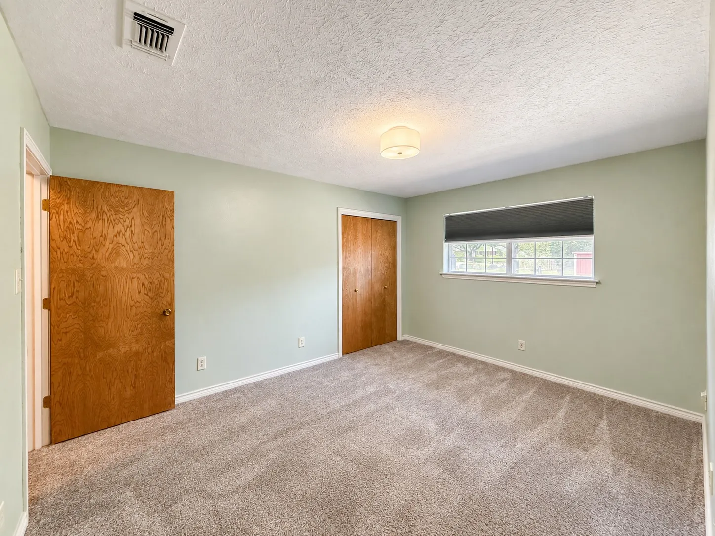 Single Family Residence For Sale in Denton County , 525 Magnolia Street, Denton, Texas 76201, 4 Bedroom, 2 Bathroom, 2 Garage spaces, 2,226 Sqft, built in 1968, mls#21389051, Real Estate Agent in Denton, Homes For Sale in Denton county, Homes For Sale in Denton, Realtor in Denton Texas, Real Estate Brokerage Independent Realty Texas, Luminita Cordes Realtor