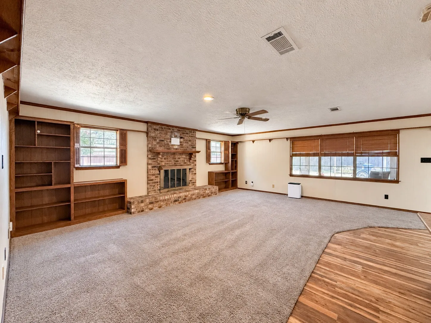 Single Family Residence For Sale in Denton County , 525 Magnolia Street, Denton, Texas 76201, 4 Bedroom, 2 Bathroom, 2 Garage spaces, 2,226 Sqft, built in 1968, mls#21389051, Real Estate Agent in Denton, Homes For Sale in Denton county, Homes For Sale in Denton, Realtor in Denton Texas, Real Estate Brokerage Independent Realty Texas, Luminita Cordes Realtor