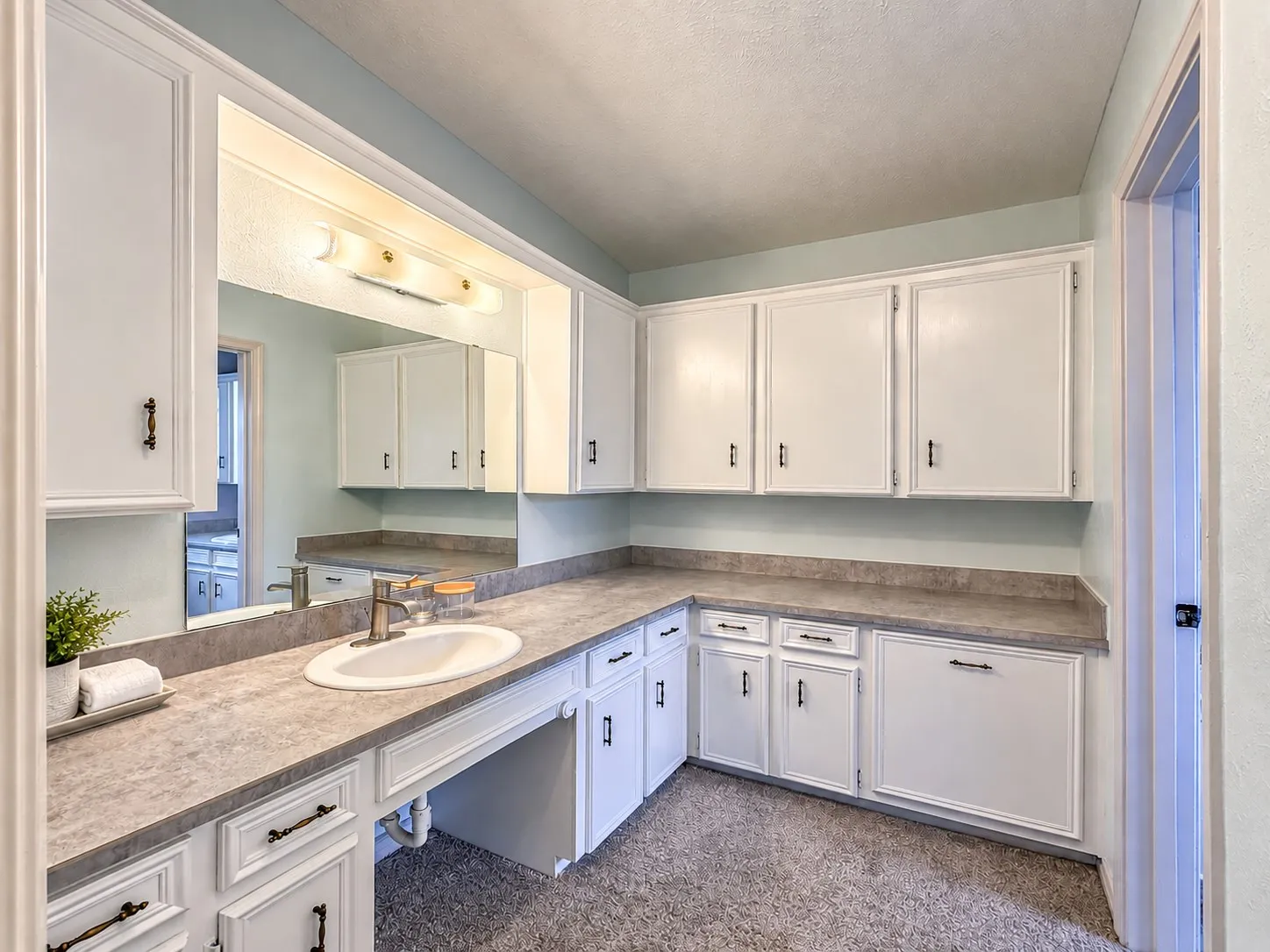 Single Family Residence For Sale in Denton County , 525 Magnolia Street, Denton, Texas 76201, 4 Bedroom, 2 Bathroom, 2 Garage spaces, 2,226 Sqft, built in 1968, mls#21389051, Real Estate Agent in Denton, Homes For Sale in Denton county, Homes For Sale in Denton, Realtor in Denton Texas, Real Estate Brokerage Independent Realty Texas, Luminita Cordes Realtor