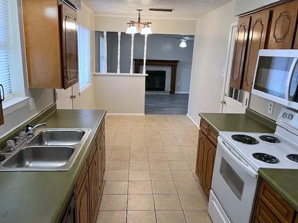Single Family Residence For Rent in Ellis County , 806 Phillips Drive, Ennis, Texas 75119, 3 Bedroom, 2 Bathroom, 2 Garage spaces, 1,154 Sqft, built in 1972, mls#21390549, Real Estate Agent in Ennis, Homes For Rent in Ellis county, Homes For Rent in Ennis, Realtor in Ennis Texas, Real Estate Brokerage Independent Realty Texas, Luminita Cordes Realtor