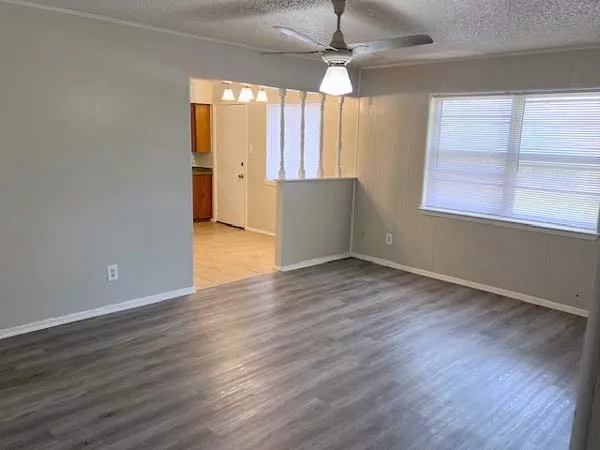 Single Family Residence For Rent in Ellis County , 806 Phillips Drive, Ennis, Texas 75119, 3 Bedroom, 2 Bathroom, 2 Garage spaces, 1,154 Sqft, built in 1972, mls#21390549, Real Estate Agent in Ennis, Homes For Rent in Ellis county, Homes For Rent in Ennis, Realtor in Ennis Texas, Real Estate Brokerage Independent Realty Texas, Luminita Cordes Realtor