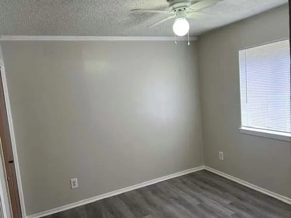 Single Family Residence For Rent in Ellis County , 806 Phillips Drive, Ennis, Texas 75119, 3 Bedroom, 2 Bathroom, 2 Garage spaces, 1,154 Sqft, built in 1972, mls#21390549, Real Estate Agent in Ennis, Homes For Rent in Ellis county, Homes For Rent in Ennis, Realtor in Ennis Texas, Real Estate Brokerage Independent Realty Texas, Luminita Cordes Realtor