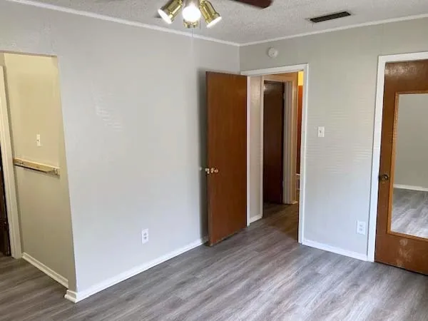 Single Family Residence For Rent in Ellis County , 806 Phillips Drive, Ennis, Texas 75119, 3 Bedroom, 2 Bathroom, 2 Garage spaces, 1,154 Sqft, built in 1972, mls#21390549, Real Estate Agent in Ennis, Homes For Rent in Ellis county, Homes For Rent in Ennis, Realtor in Ennis Texas, Real Estate Brokerage Independent Realty Texas, Luminita Cordes Realtor