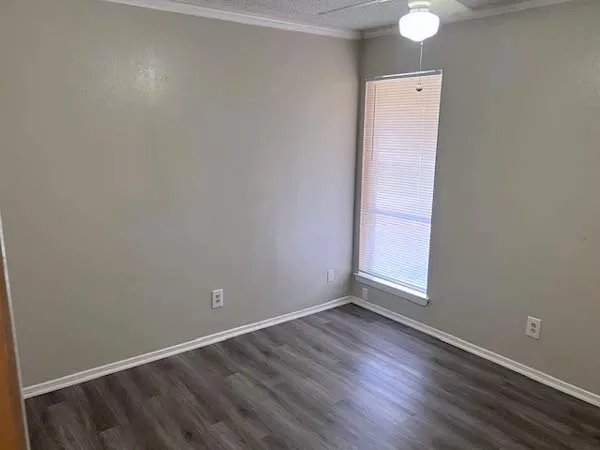 Single Family Residence For Rent in Ellis County , 806 Phillips Drive, Ennis, Texas 75119, 3 Bedroom, 2 Bathroom, 2 Garage spaces, 1,154 Sqft, built in 1972, mls#21390549, Real Estate Agent in Ennis, Homes For Rent in Ellis county, Homes For Rent in Ennis, Realtor in Ennis Texas, Real Estate Brokerage Independent Realty Texas, Luminita Cordes Realtor
