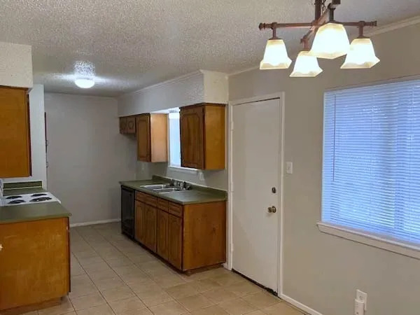 Single Family Residence For Rent in Ellis County , 806 Phillips Drive, Ennis, Texas 75119, 3 Bedroom, 2 Bathroom, 2 Garage spaces, 1,154 Sqft, built in 1972, mls#21390549, Real Estate Agent in Ennis, Homes For Rent in Ellis county, Homes For Rent in Ennis, Realtor in Ennis Texas, Real Estate Brokerage Independent Realty Texas, Luminita Cordes Realtor