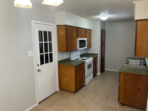 Single Family Residence For Rent in Ellis County , 806 Phillips Drive, Ennis, Texas 75119, 3 Bedroom, 2 Bathroom, 2 Garage spaces, 1,154 Sqft, built in 1972, mls#21390549, Real Estate Agent in Ennis, Homes For Rent in Ellis county, Homes For Rent in Ennis, Realtor in Ennis Texas, Real Estate Brokerage Independent Realty Texas, Luminita Cordes Realtor