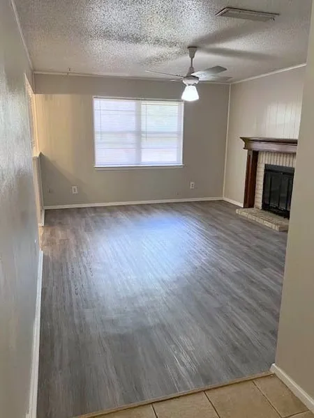 Single Family Residence For Rent in Ellis County , 806 Phillips Drive, Ennis, Texas 75119, 3 Bedroom, 2 Bathroom, 2 Garage spaces, 1,154 Sqft, built in 1972, mls#21390549, Real Estate Agent in Ennis, Homes For Rent in Ellis county, Homes For Rent in Ennis, Realtor in Ennis Texas, Real Estate Brokerage Independent Realty Texas, Luminita Cordes Realtor