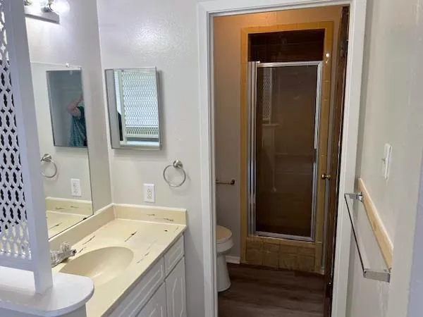 Single Family Residence For Rent in Ellis County , 806 Phillips Drive, Ennis, Texas 75119, 3 Bedroom, 2 Bathroom, 2 Garage spaces, 1,154 Sqft, built in 1972, mls#21390549, Real Estate Agent in Ennis, Homes For Rent in Ellis county, Homes For Rent in Ennis, Realtor in Ennis Texas, Real Estate Brokerage Independent Realty Texas, Luminita Cordes Realtor