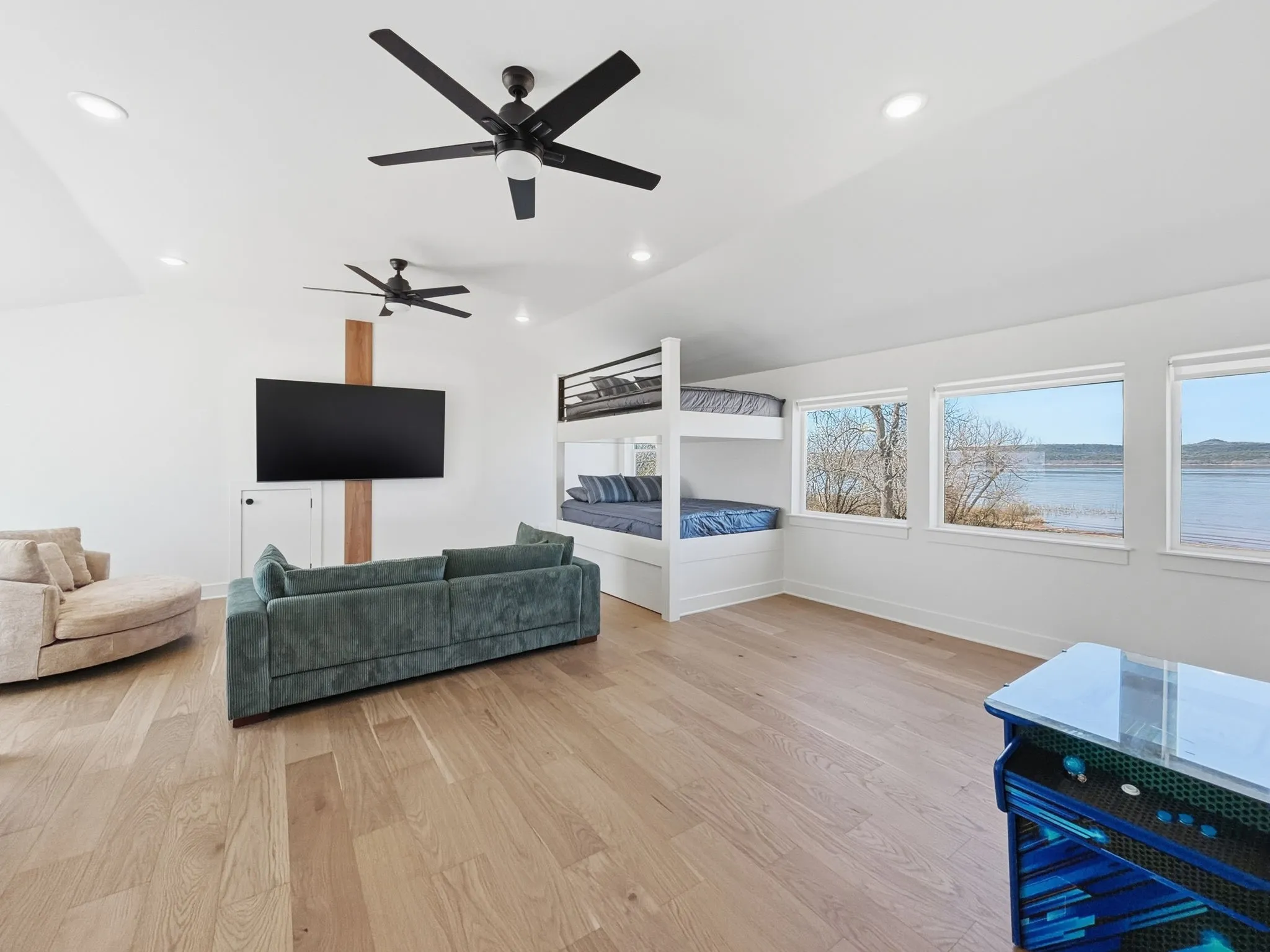 Single Family Residence For Sale in Palo Pinto County , 1031 Airport Road, Graford, Texas 76449, 4 Bedroom, 3 Bathroom, Garage spaces, 3,027 Sqft, built in 1986, mls#21390394, Real Estate Agent in Graford, Homes For Sale in Palo Pinto county, Homes For Sale in Graford, Realtor in Graford Texas, Real Estate Brokerage Independent Realty Texas, Luminita Cordes Realtor
