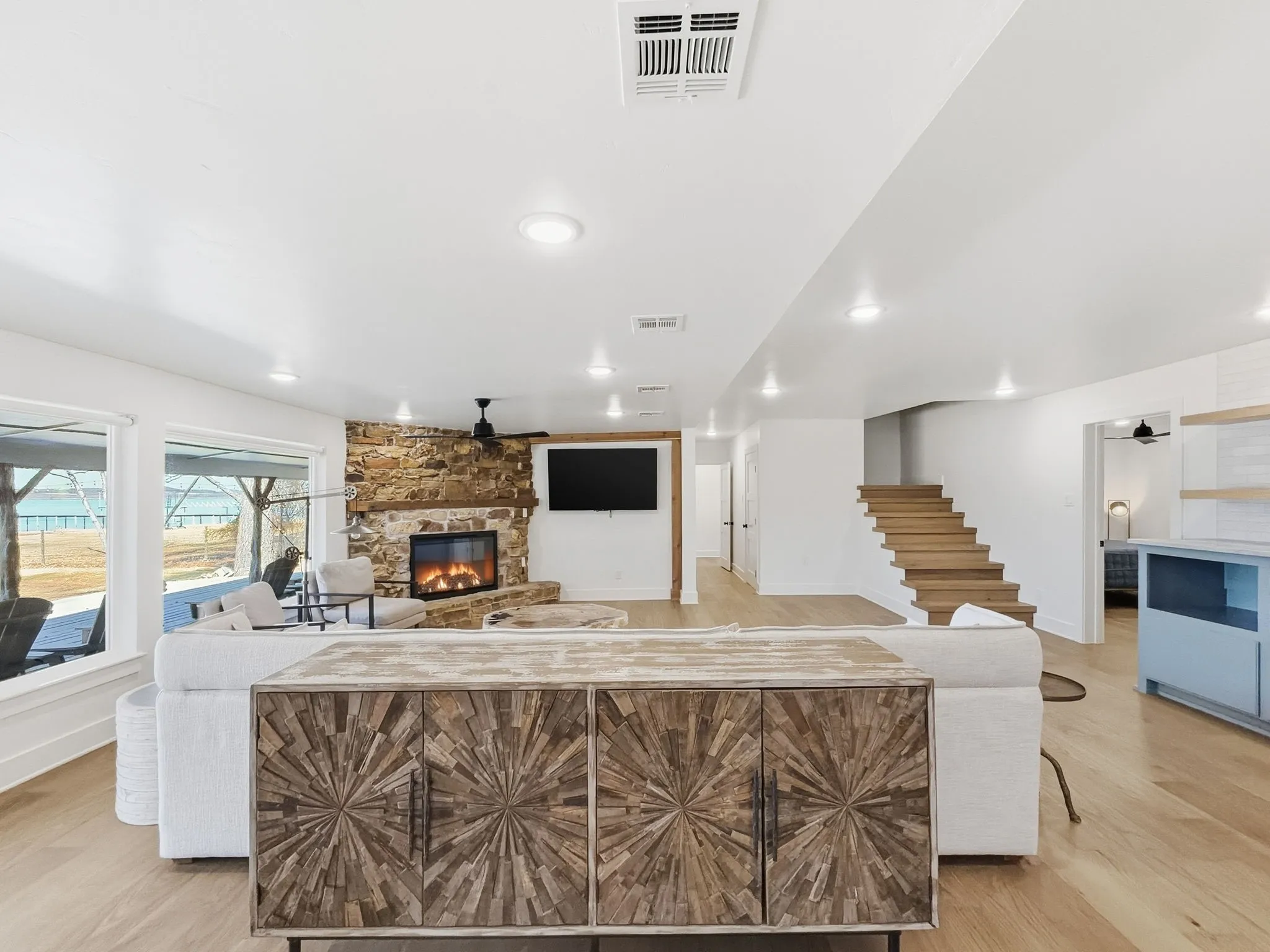 Single Family Residence For Sale in Palo Pinto County , 1031 Airport Road, Graford, Texas 76449, 4 Bedroom, 3 Bathroom, Garage spaces, 3,027 Sqft, built in 1986, mls#21390394, Real Estate Agent in Graford, Homes For Sale in Palo Pinto county, Homes For Sale in Graford, Realtor in Graford Texas, Real Estate Brokerage Independent Realty Texas, Luminita Cordes Realtor