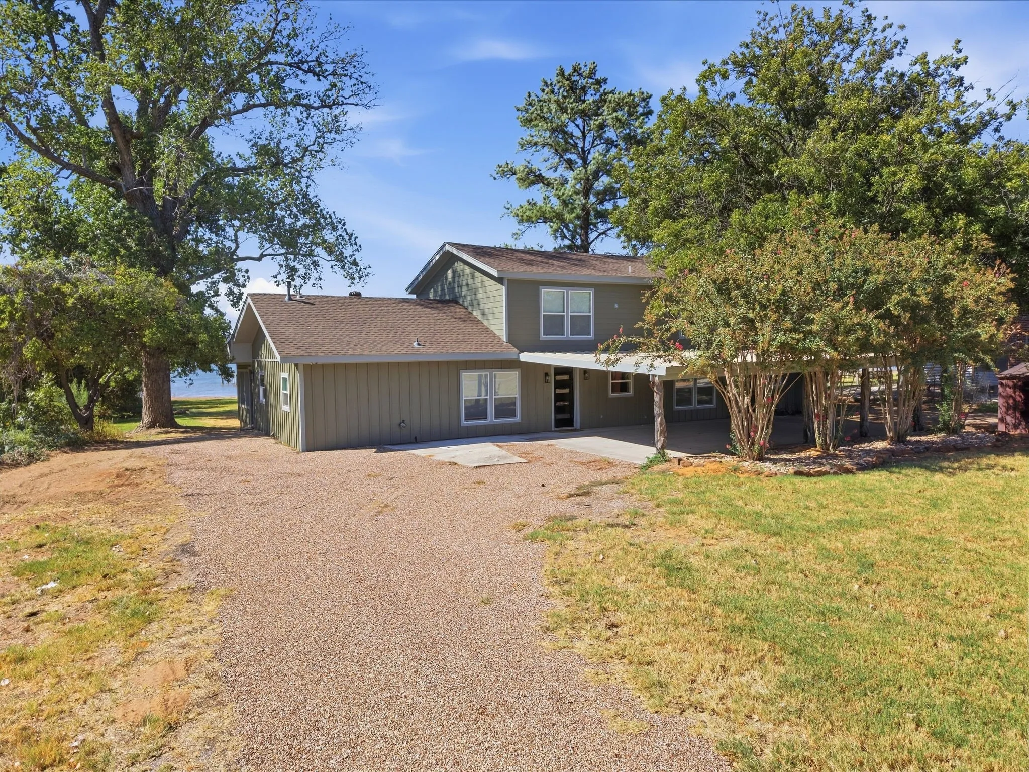 Single Family Residence For Sale in Palo Pinto County , 1031 Airport Road, Graford, Texas 76449, 4 Bedroom, 3 Bathroom, Garage spaces, 3,027 Sqft, built in 1986, mls#21390394, Real Estate Agent in Graford, Homes For Sale in Palo Pinto county, Homes For Sale in Graford, Realtor in Graford Texas, Real Estate Brokerage Independent Realty Texas, Luminita Cordes Realtor