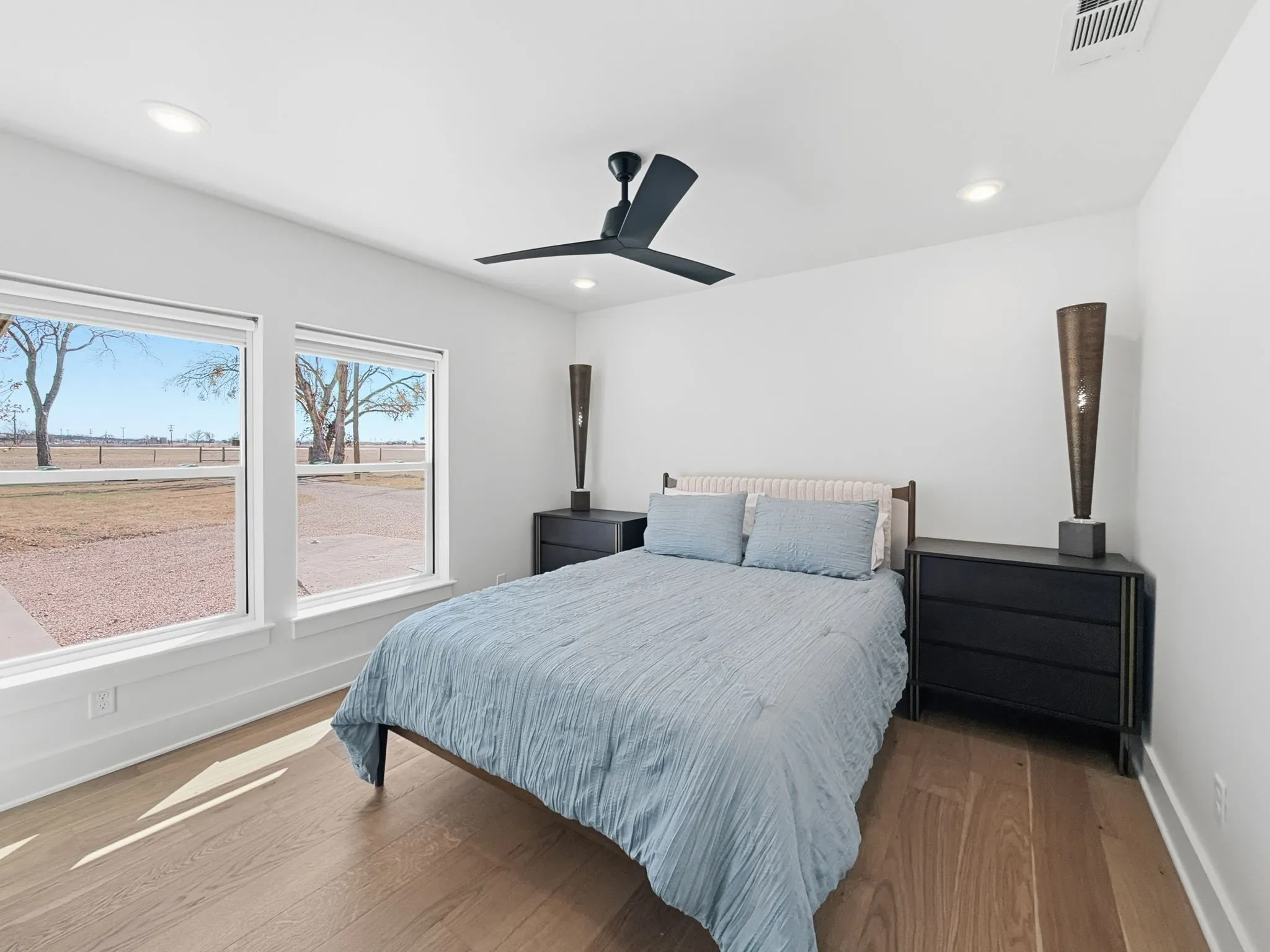 Single Family Residence For Sale in Palo Pinto County , 1031 Airport Road, Graford, Texas 76449, 4 Bedroom, 3 Bathroom, Garage spaces, 3,027 Sqft, built in 1986, mls#21390394, Real Estate Agent in Graford, Homes For Sale in Palo Pinto county, Homes For Sale in Graford, Realtor in Graford Texas, Real Estate Brokerage Independent Realty Texas, Luminita Cordes Realtor