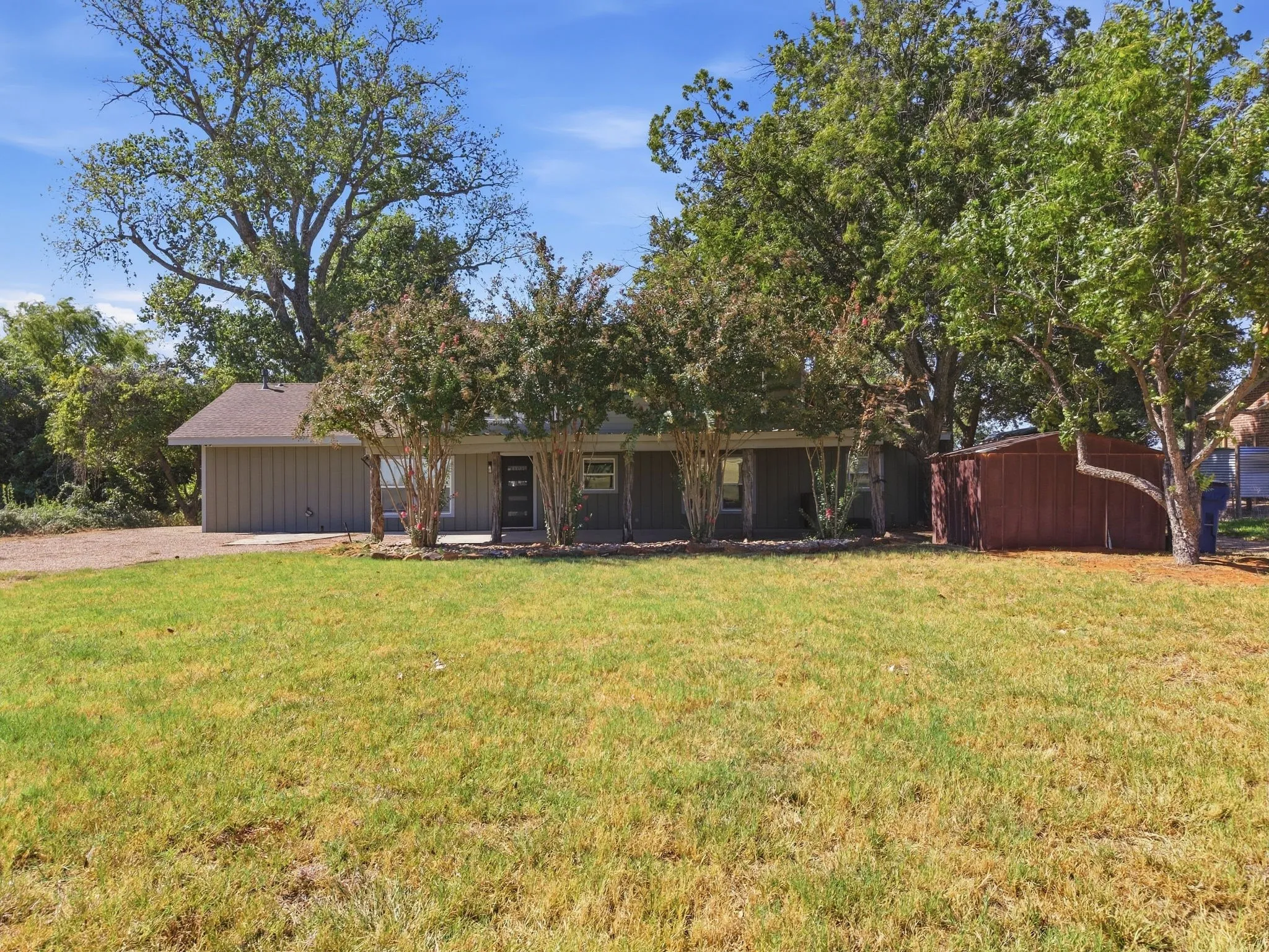 Single Family Residence For Sale in Palo Pinto County , 1031 Airport Road, Graford, Texas 76449, 4 Bedroom, 3 Bathroom, Garage spaces, 3,027 Sqft, built in 1986, mls#21390394, Real Estate Agent in Graford, Homes For Sale in Palo Pinto county, Homes For Sale in Graford, Realtor in Graford Texas, Real Estate Brokerage Independent Realty Texas, Luminita Cordes Realtor